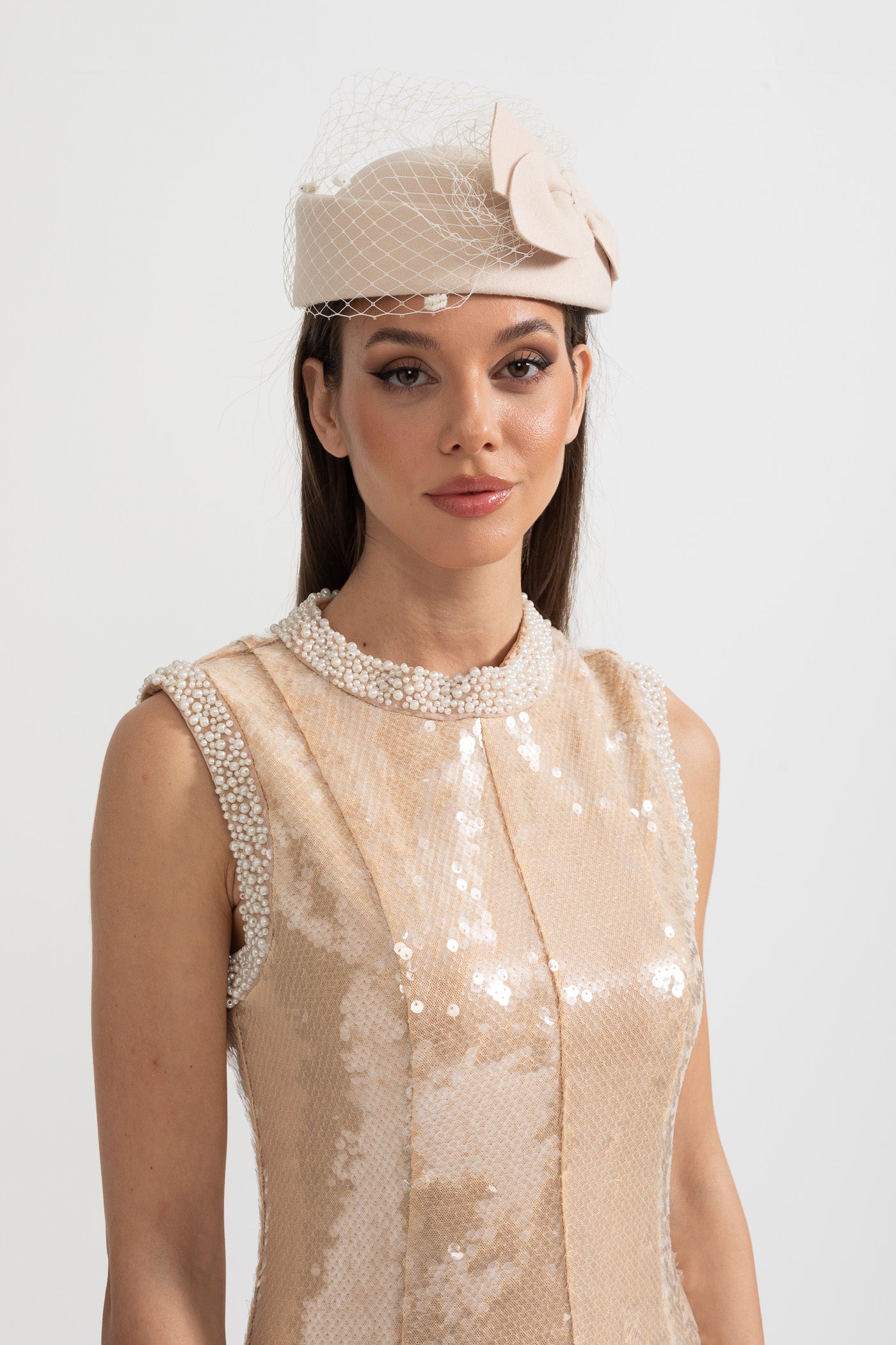 Elegant Hat With Delicate Netting And Decorative Bow Applique - Beige