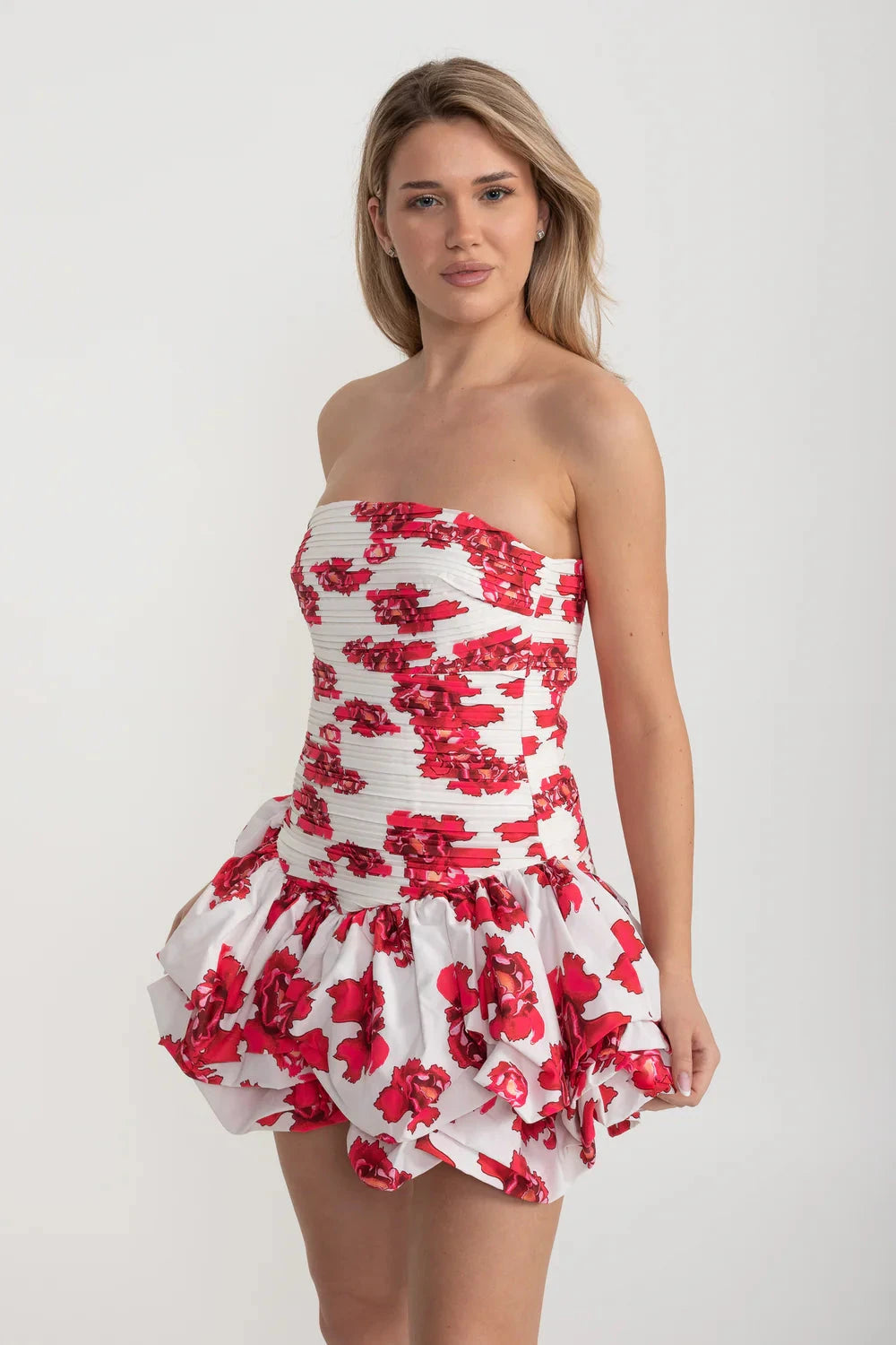 Mini Dress With Ruched Bodice And Voluminous Bubble Hem - White/Red