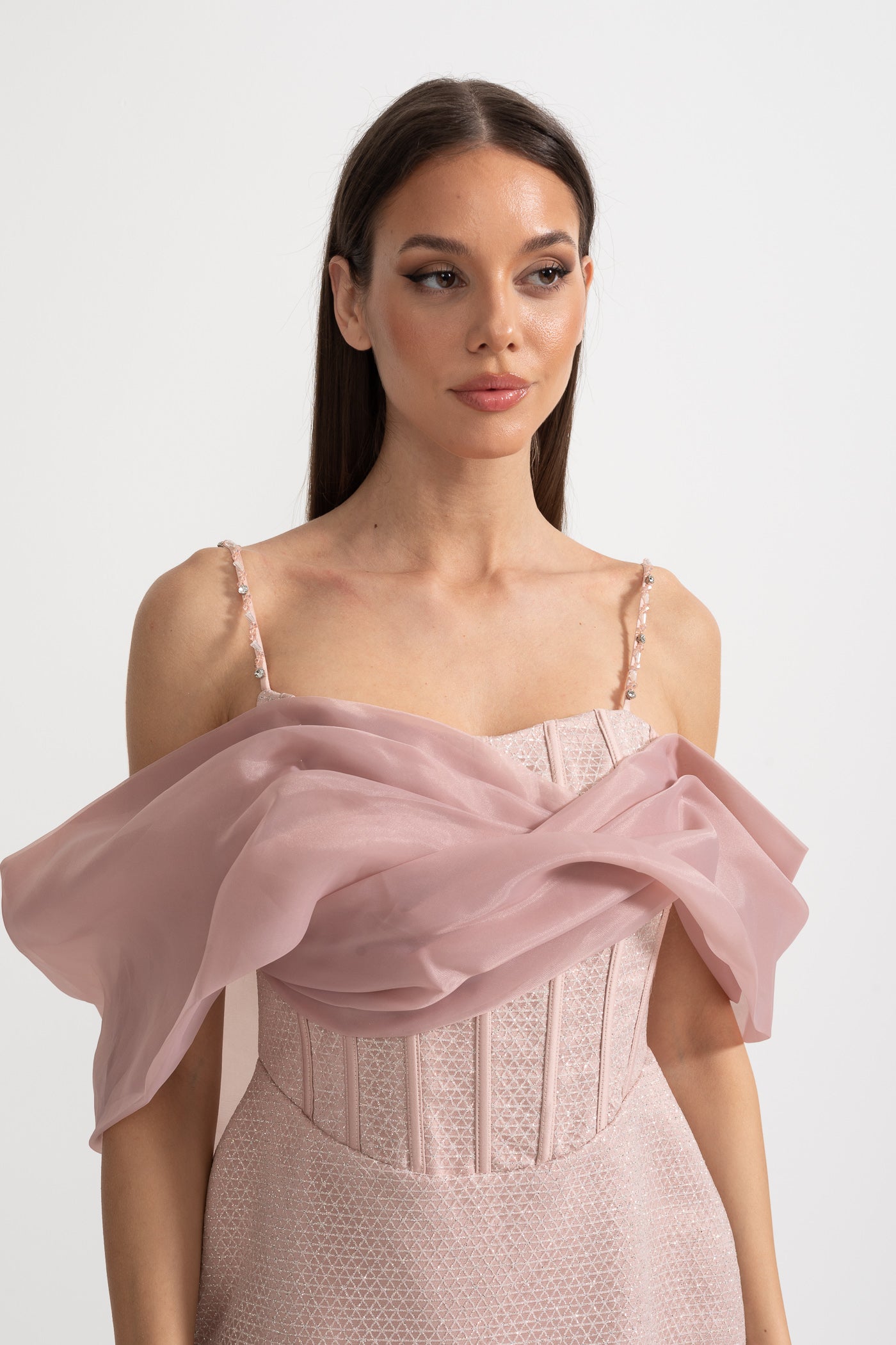 Mini robe texturée avec corsage ajusté, tissu à motifs et surcouche drapée transparente - Rose