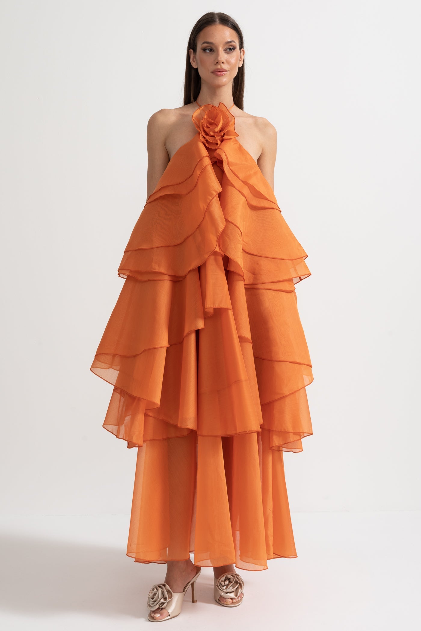 Robe à volants superposés avec col licou et fleur décorative au niveau du décolleté - Orange