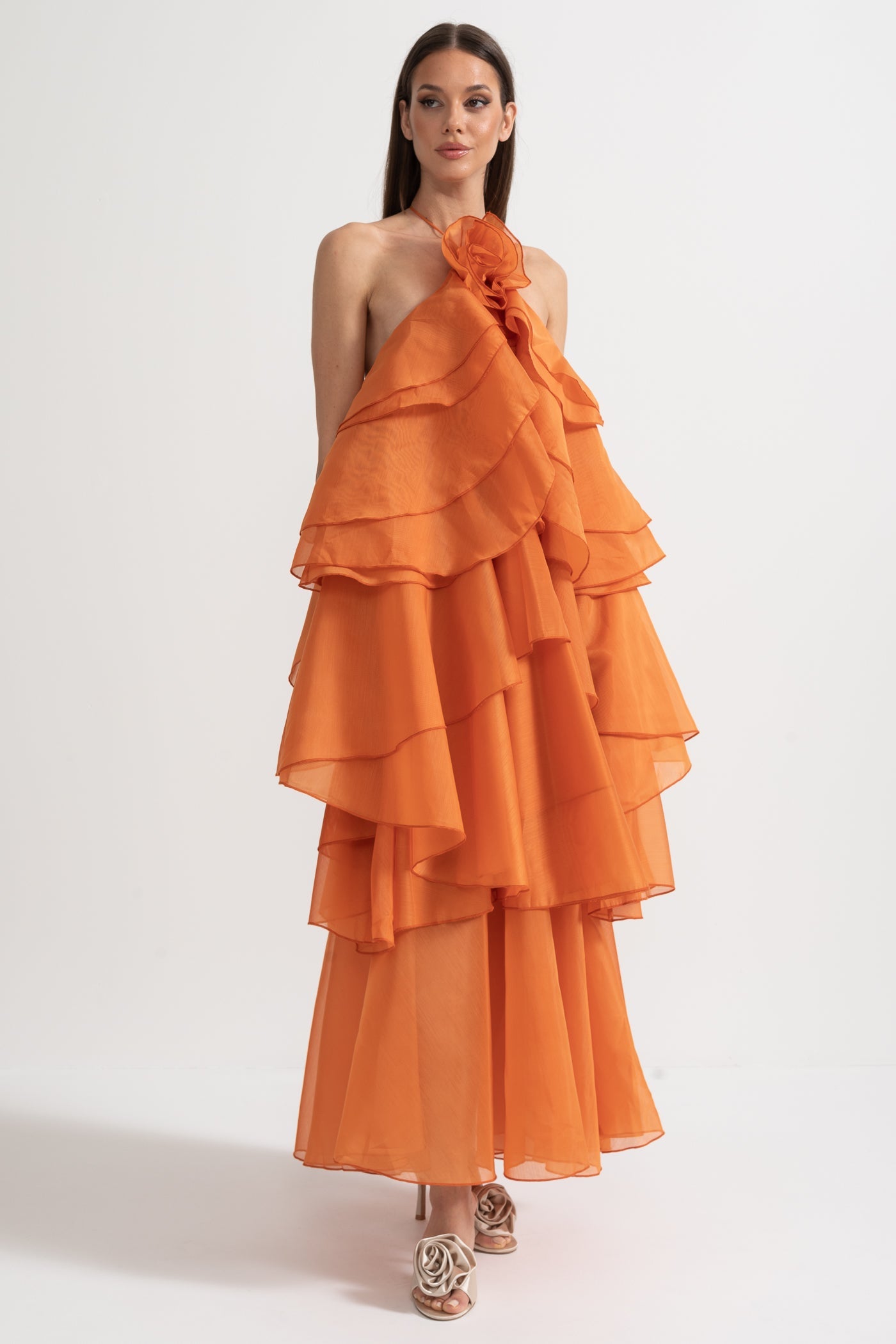 Robe à volants superposés avec col licou et fleur décorative au niveau du décolleté - Orange