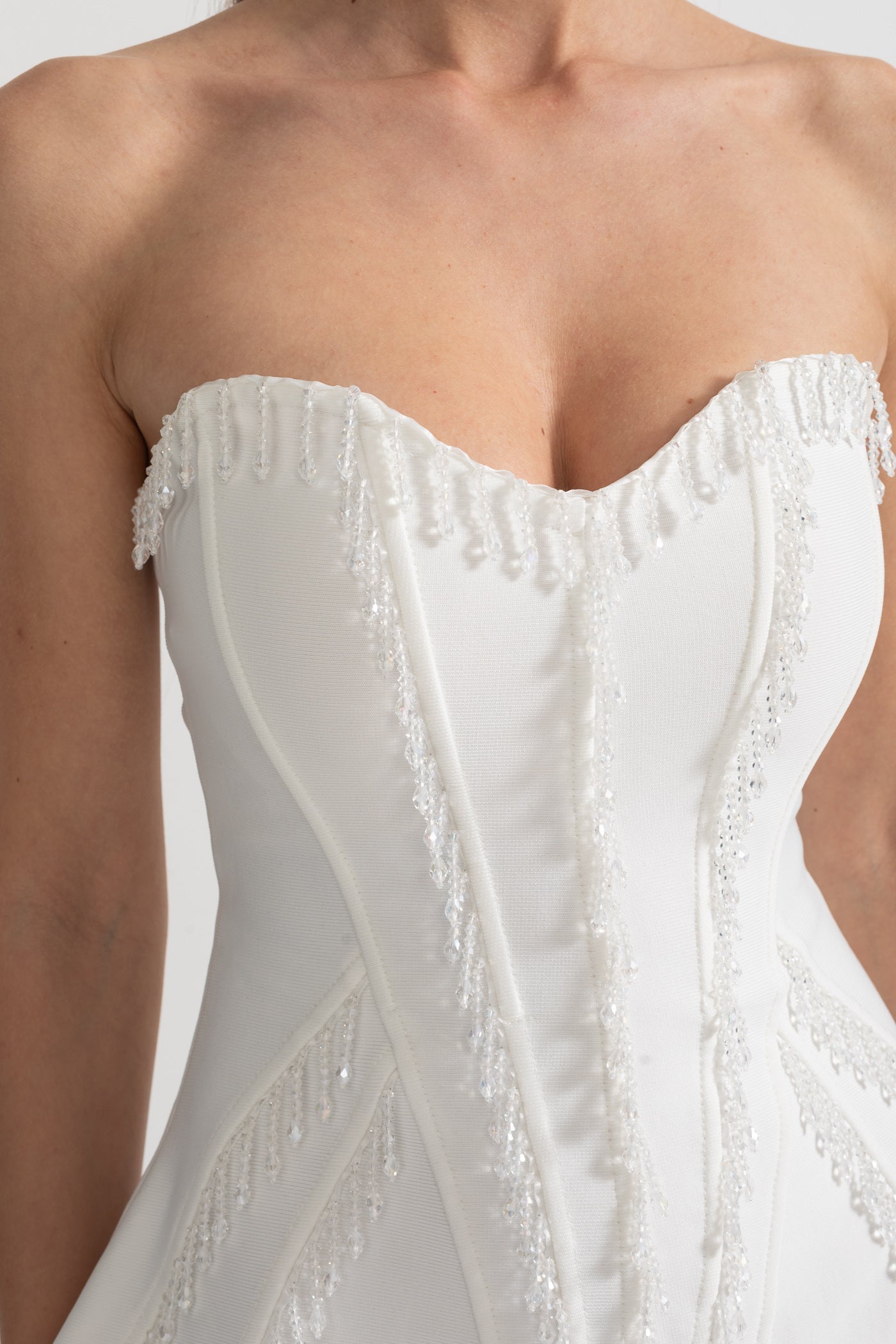 Robe Corset Élégante avec Haut Corset et Jupe Maxi Transparente Nude - Blanc