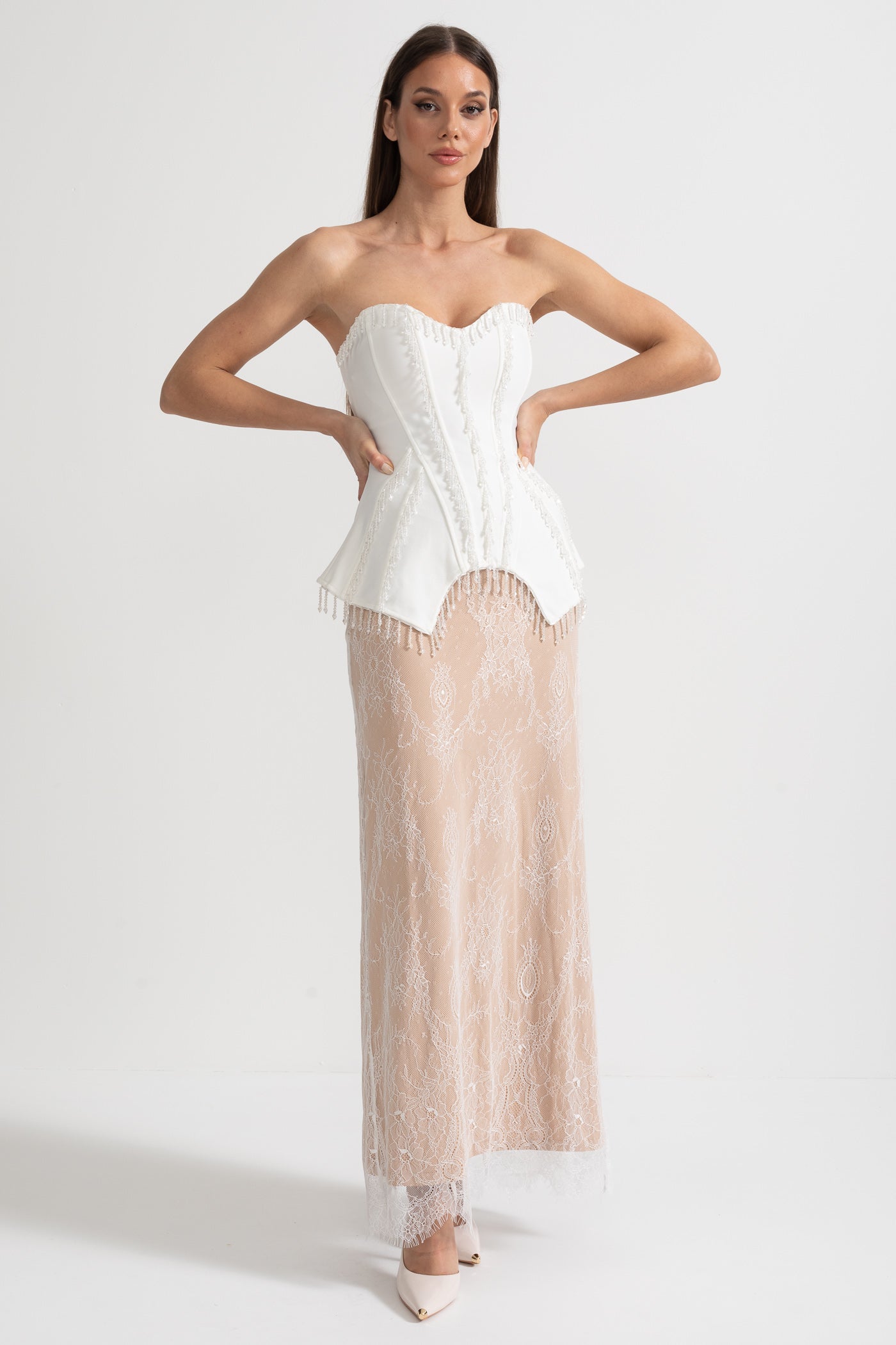 Robe Corset Élégante avec Haut Corset et Jupe Maxi Transparente Nude - Blanc