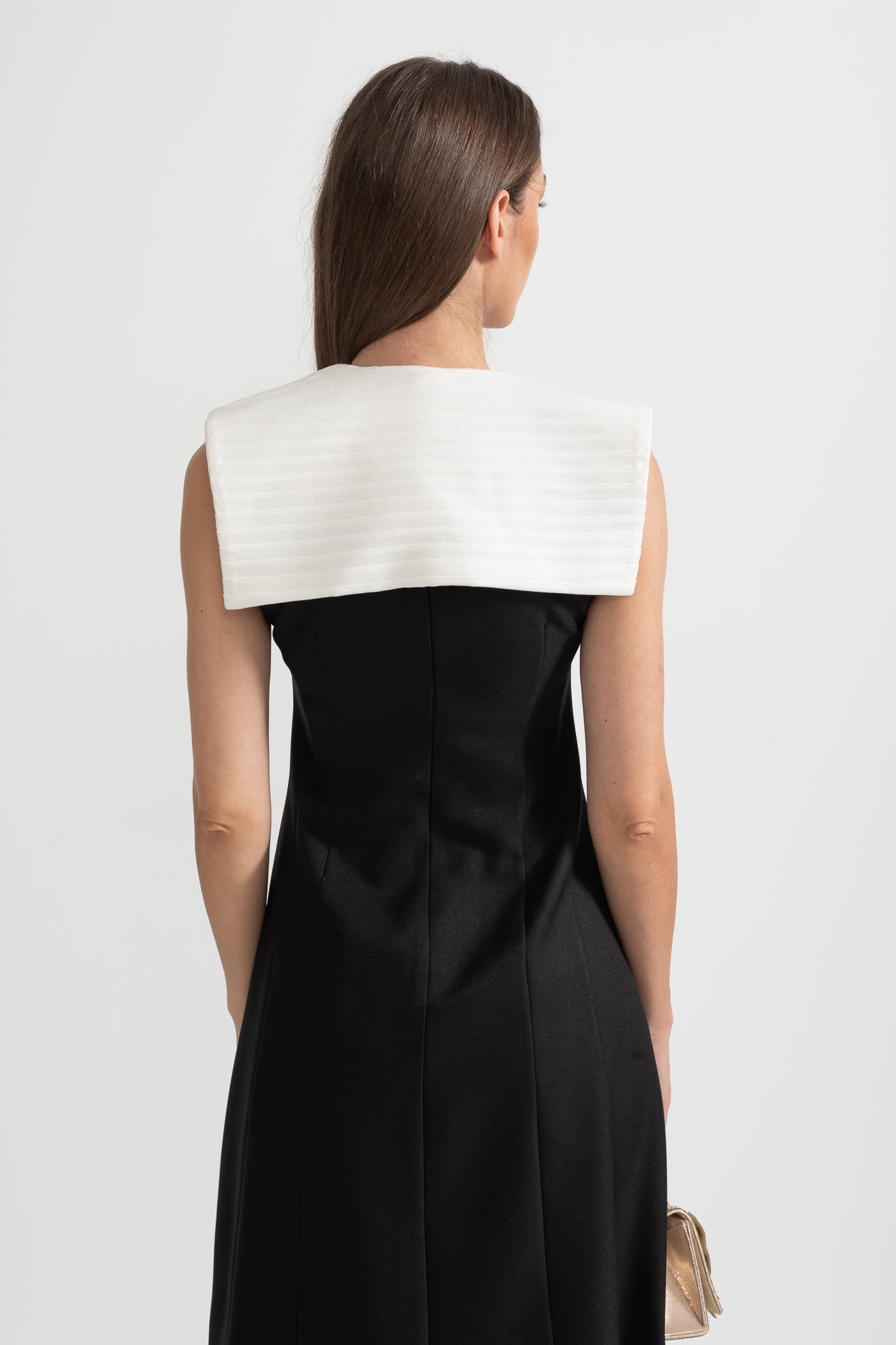 Robe midi sans manches à coutures contrastées avec épaules blanches oversize - Noir