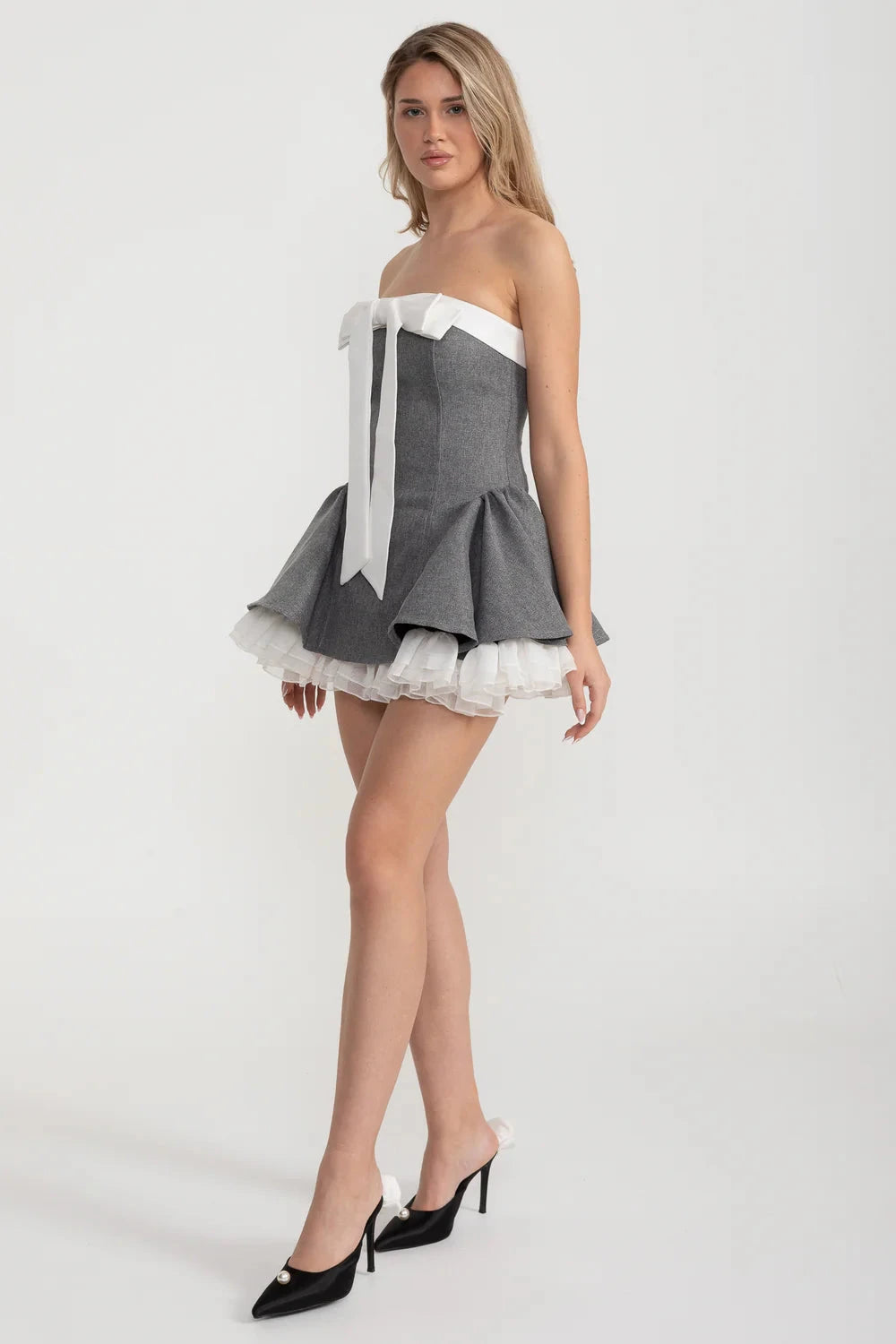 Robe Mini Bustier Sans Bretelles Avec Jupe Évasée Et Accent Nœud Blanc - Gris
