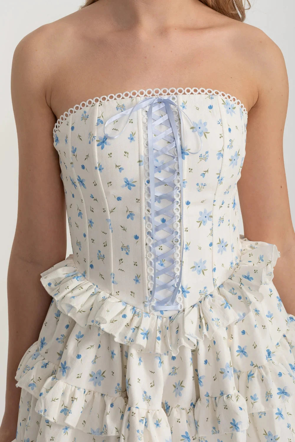 Robe Mini Corset avec Détail de Laçage en Ruban et Jupe Volantée Multi-Couches - Blanc/Bleu