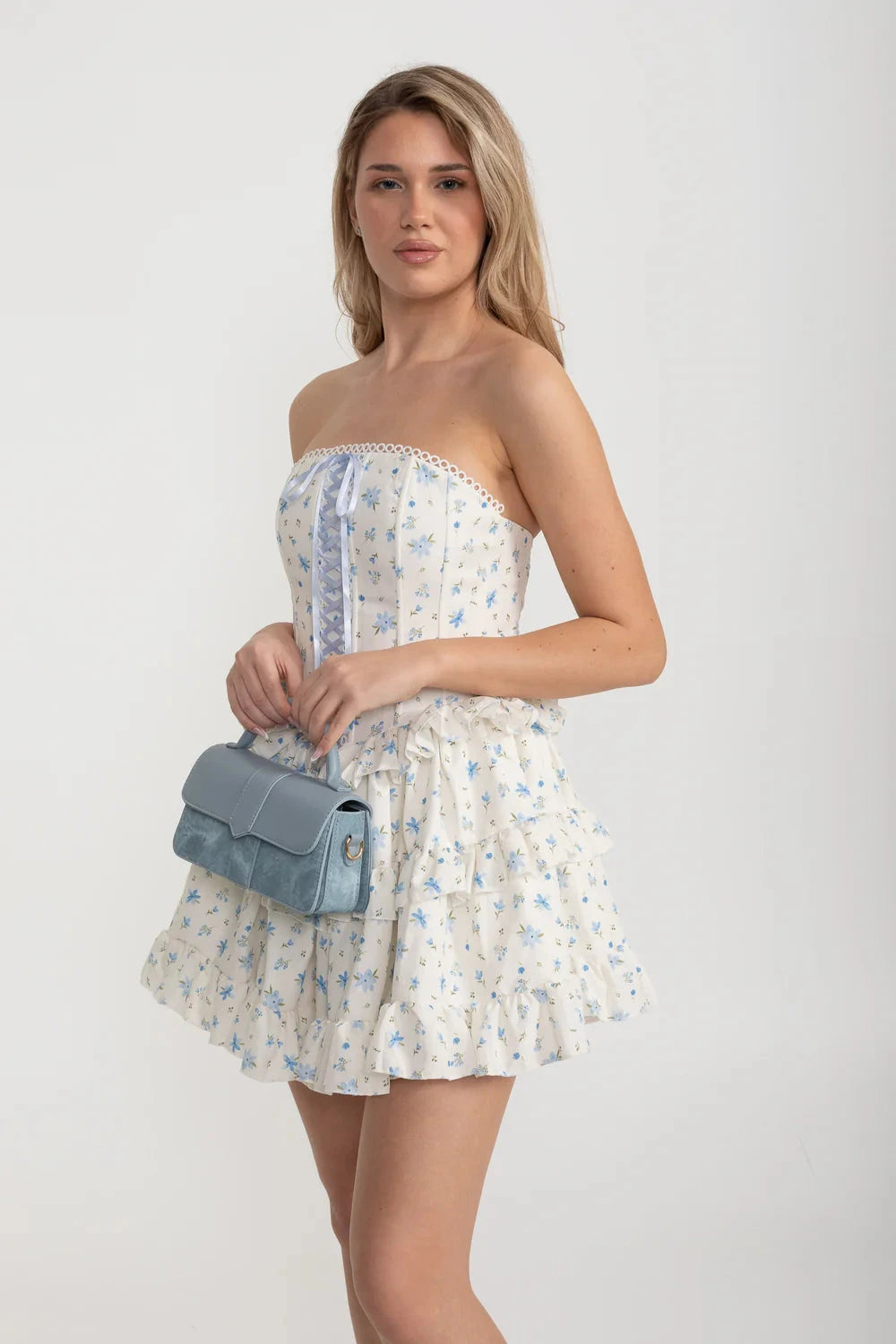 Robe Mini Corset avec Détail de Laçage en Ruban et Jupe Volantée Multi-Couches - Blanc/Bleu
