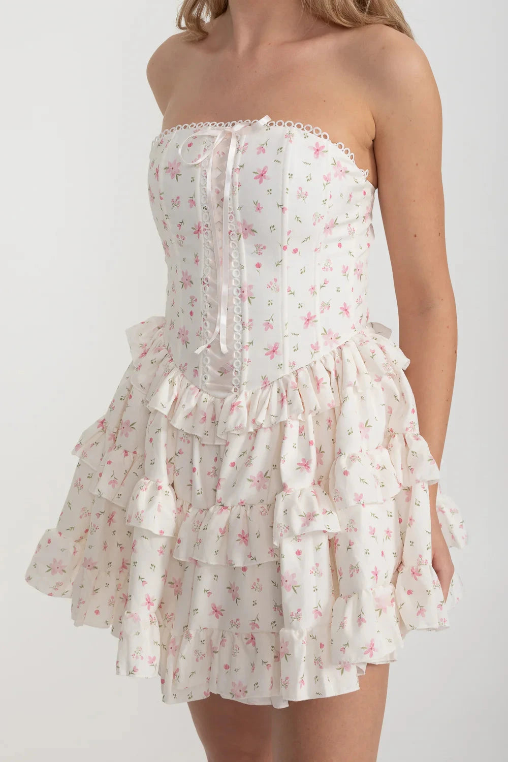 Robe Mini Corset avec Détail de Lacets en Ruban et Jupe Volantée Multi-Couches - Blanc/Rose