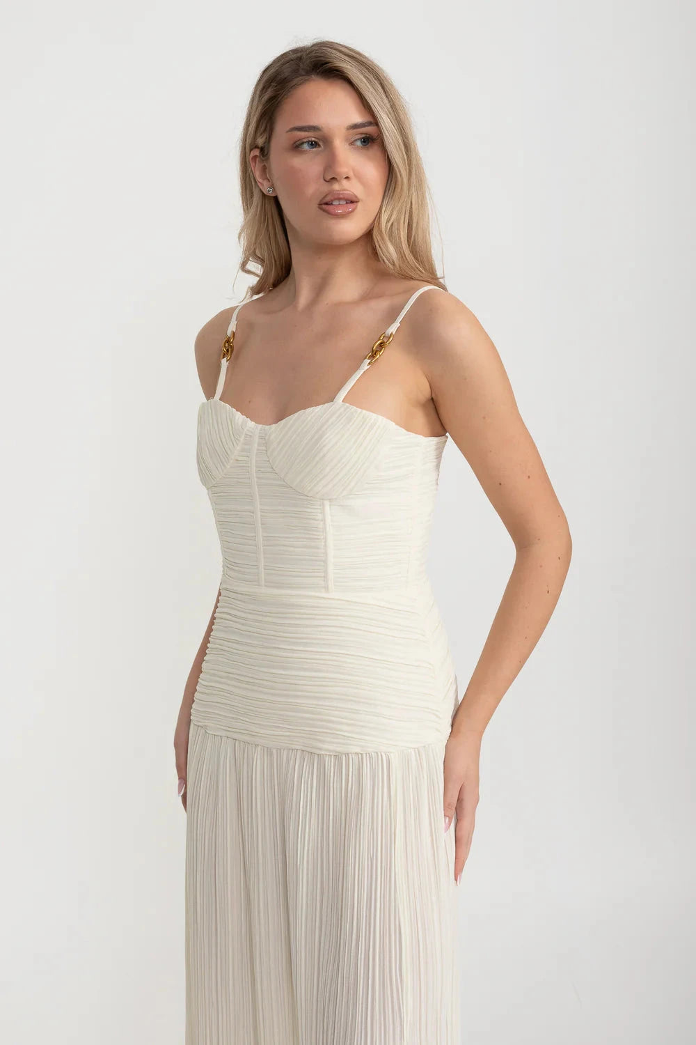 Elegant Dress With Ruched Fitted Bodice And Straight Skirt With Side Slit - Ivoire