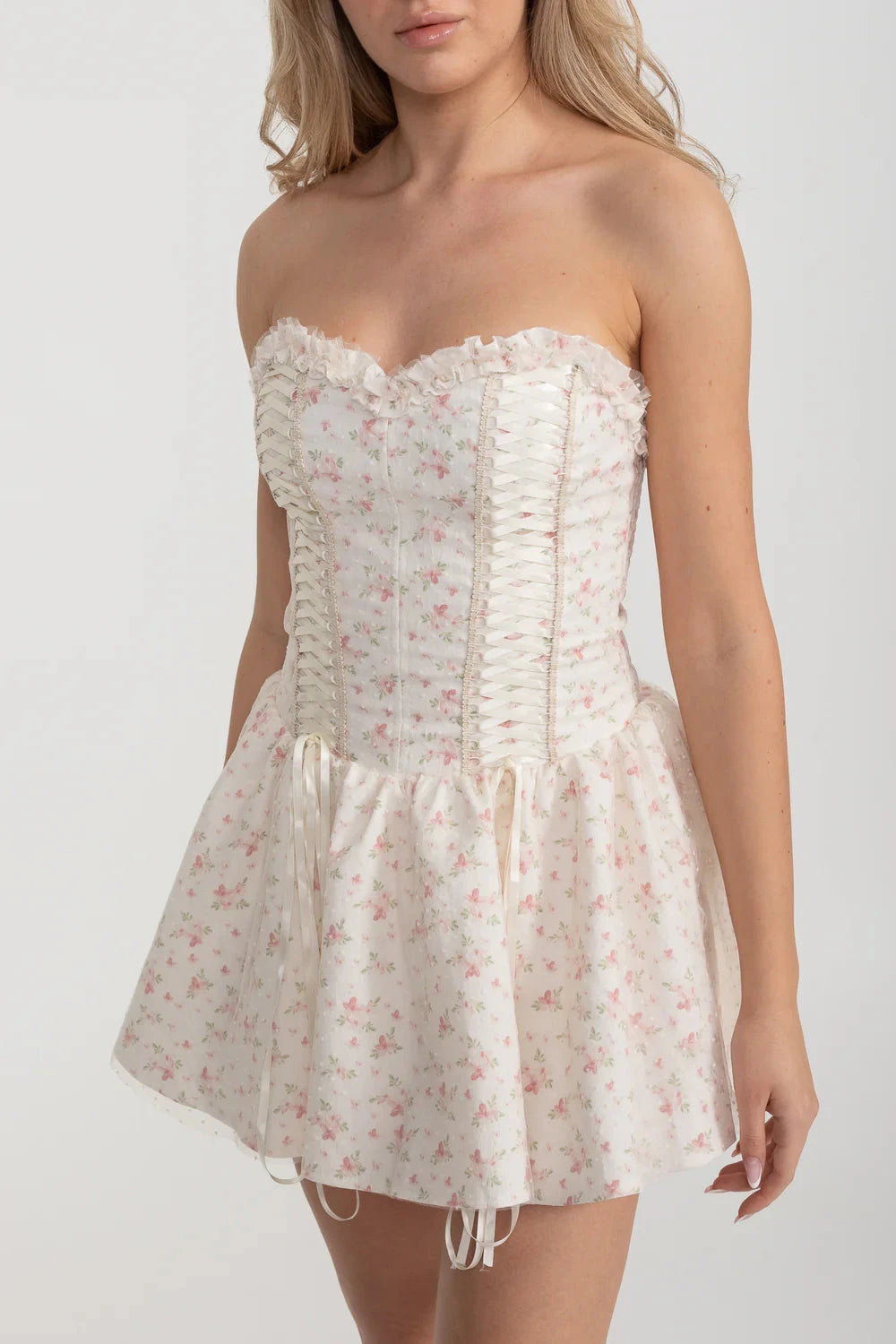 Robe Mini Corset avec Encolure Cœur et Motif Floral Délicat - Blanc/Rose