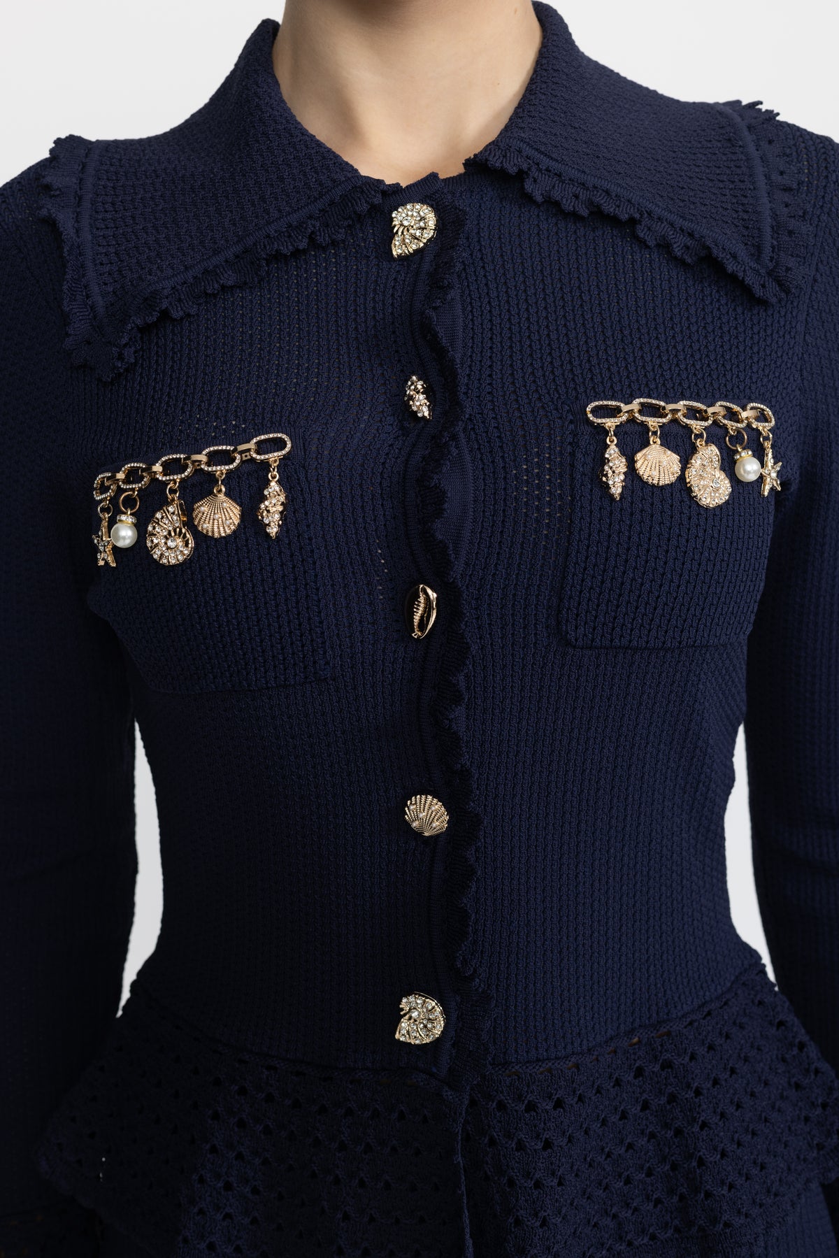Ensemble coordonné cardigan en maille péplum orné de charms et short à volants - marine