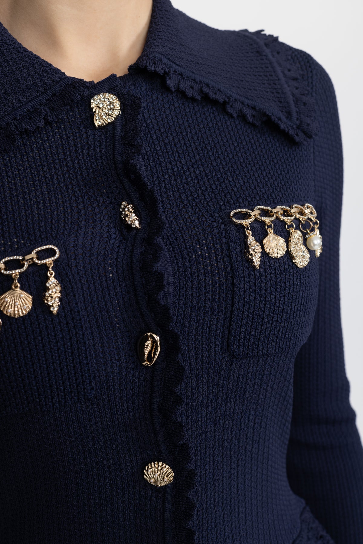 Ensemble coordonné cardigan en maille péplum orné de charms et short à volants - marine