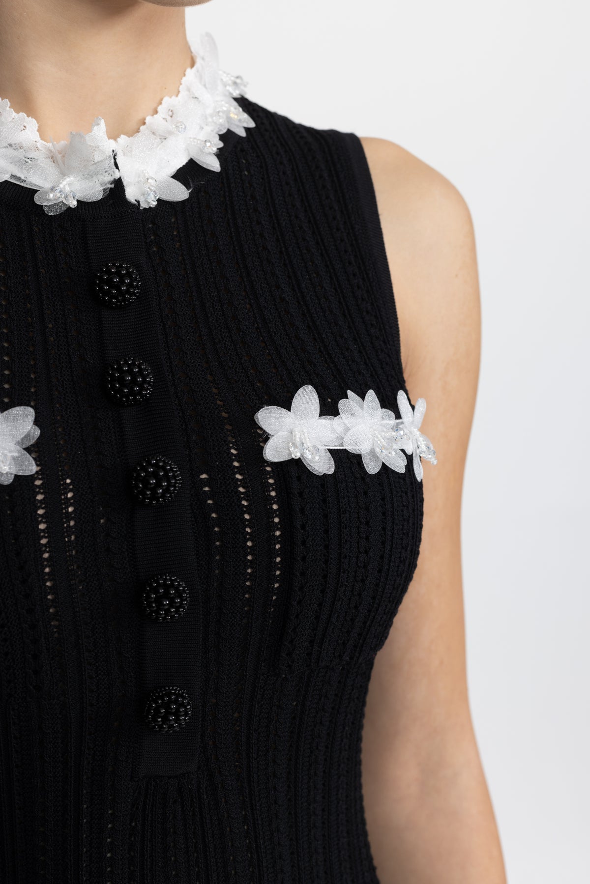 Mini-robe en maille pointelle avec bordure fleur en organza - noir