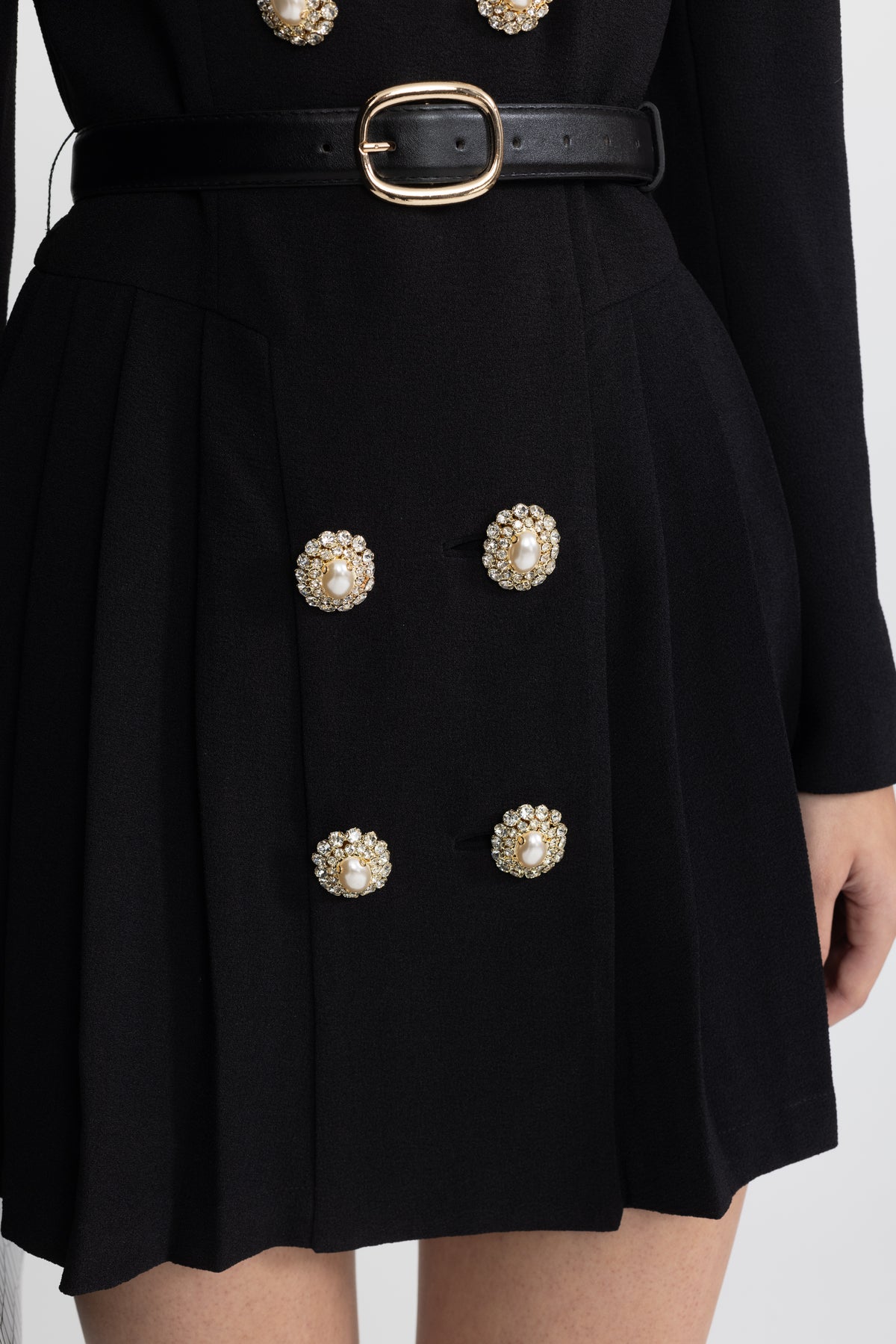 Robe blazer mini plissée ceinturée à revers contrastés - noir