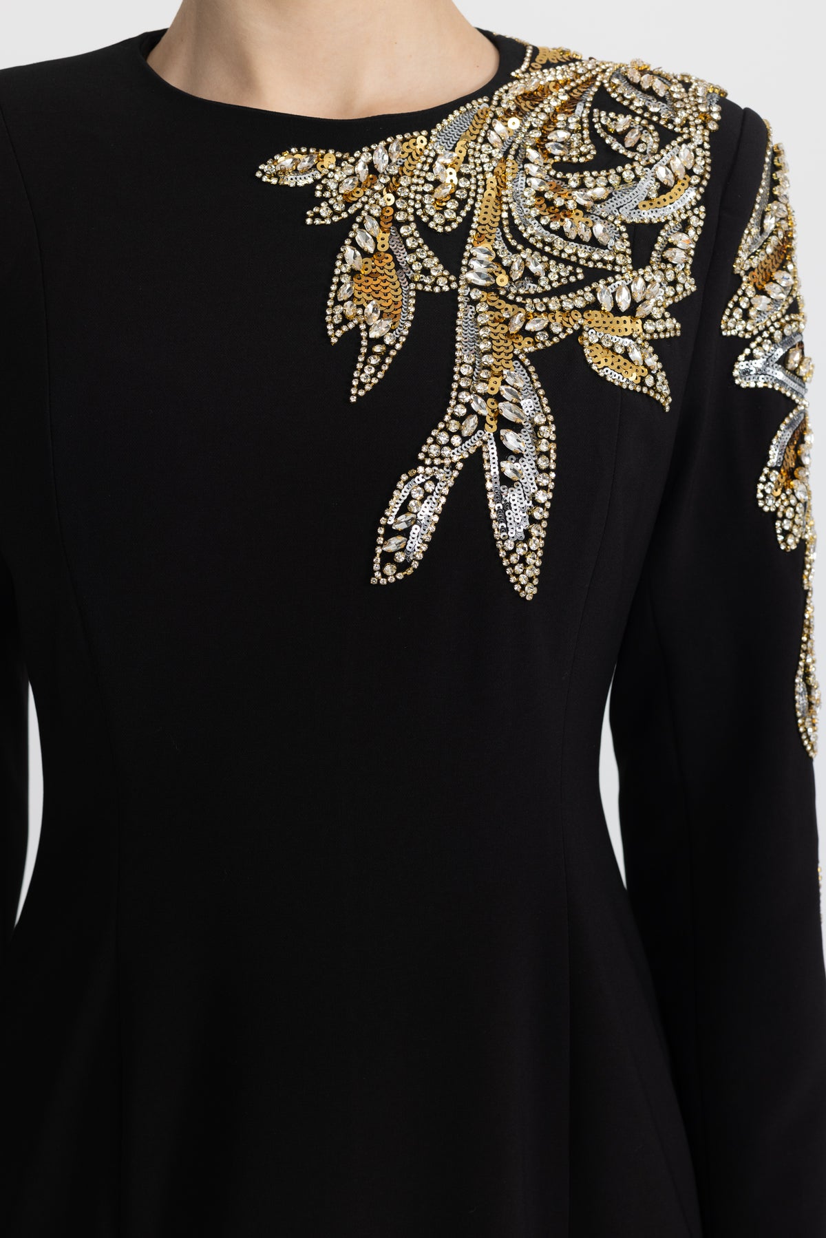 Robe longue à manches longues ornée de feuilles de cristal - noir