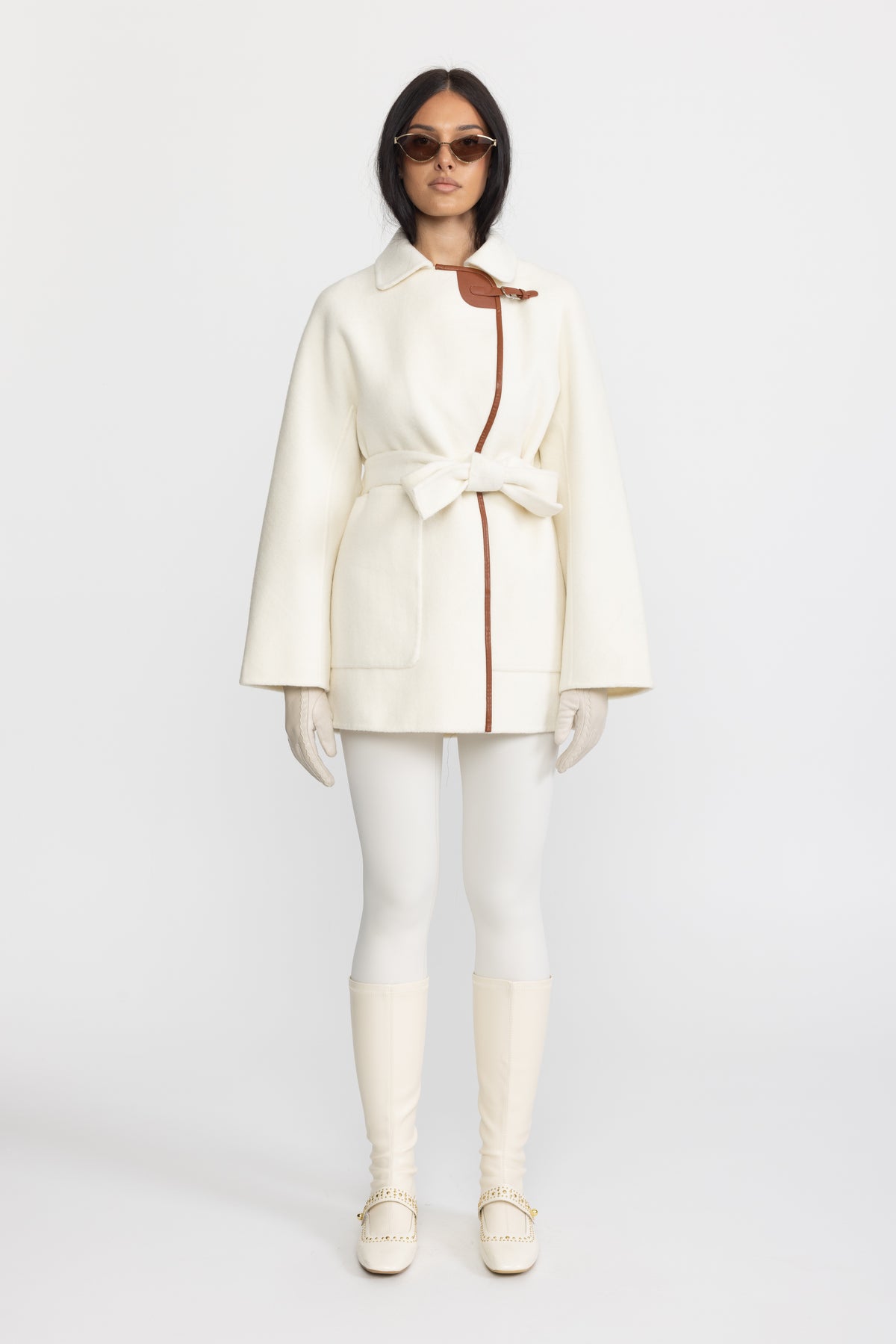 Veste en laine ceinturée à finitions en similicuir - Blanc cassé