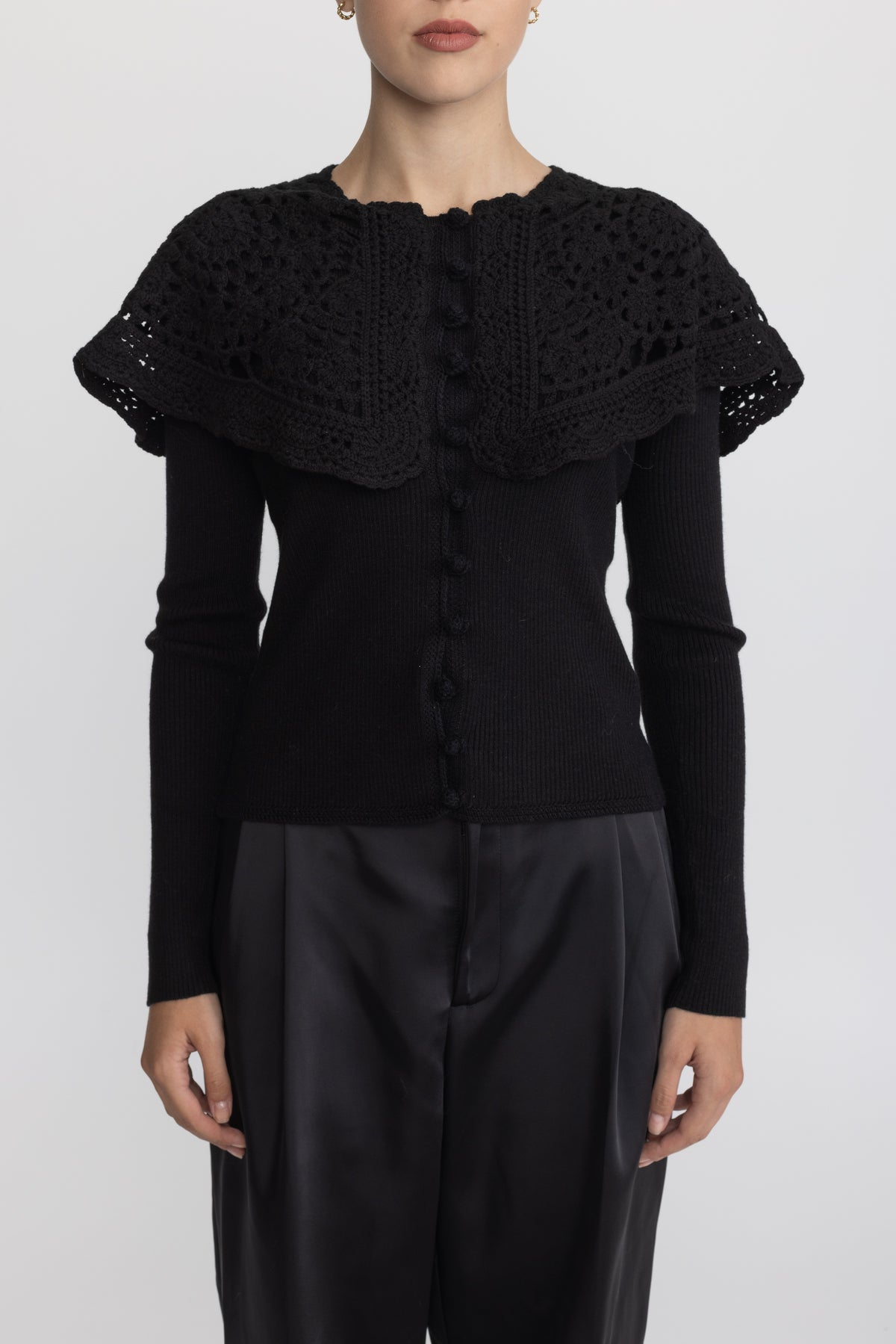 Cardigan en maille côtelée à col capelet en crochet - noir