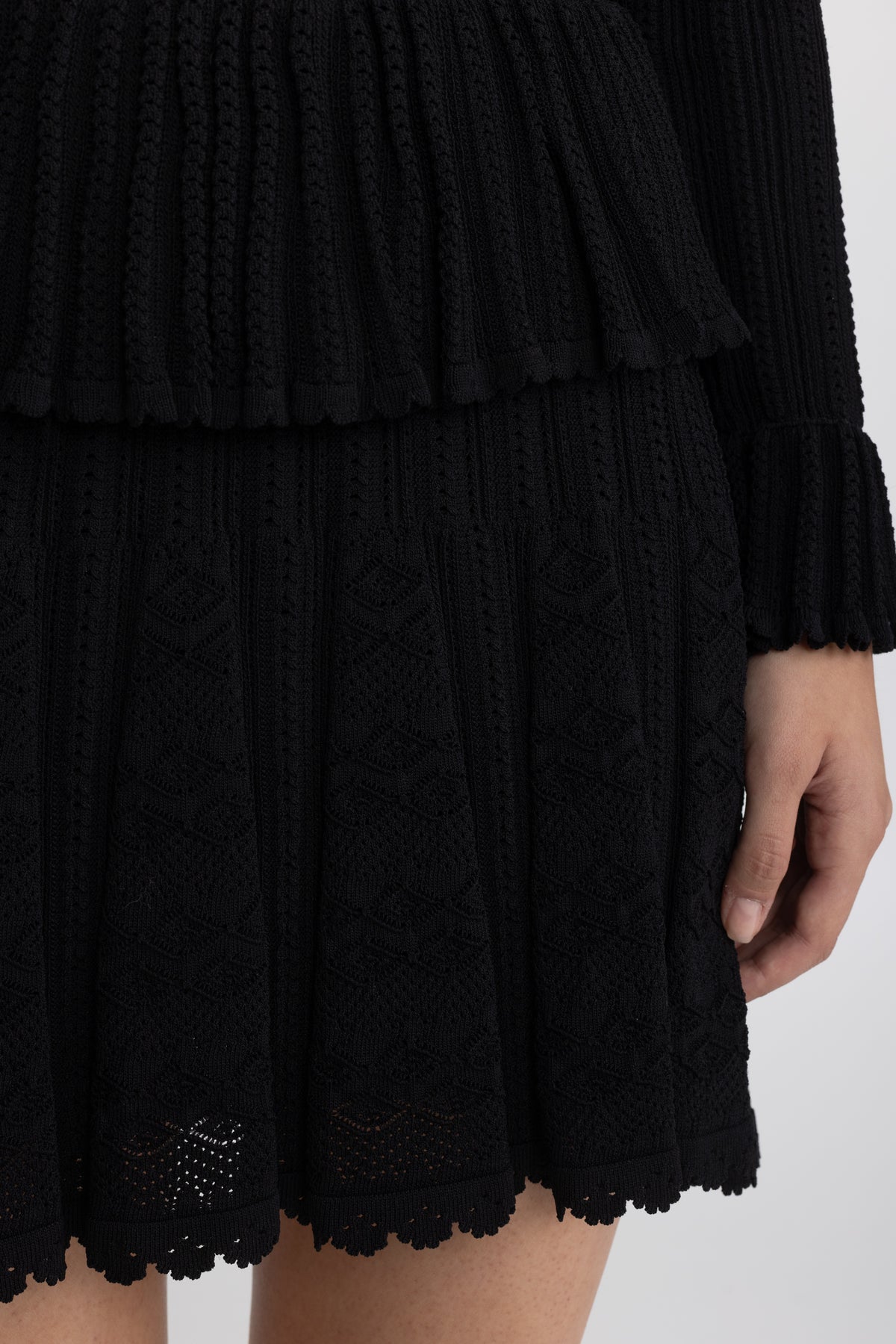 Mini-robe péplum en maille pointelle à boutons fleur - Noir