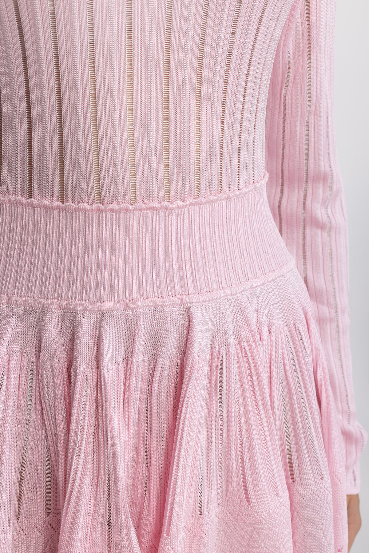 Robe patineuse mini à encolure dégagée en maille ladder - rose