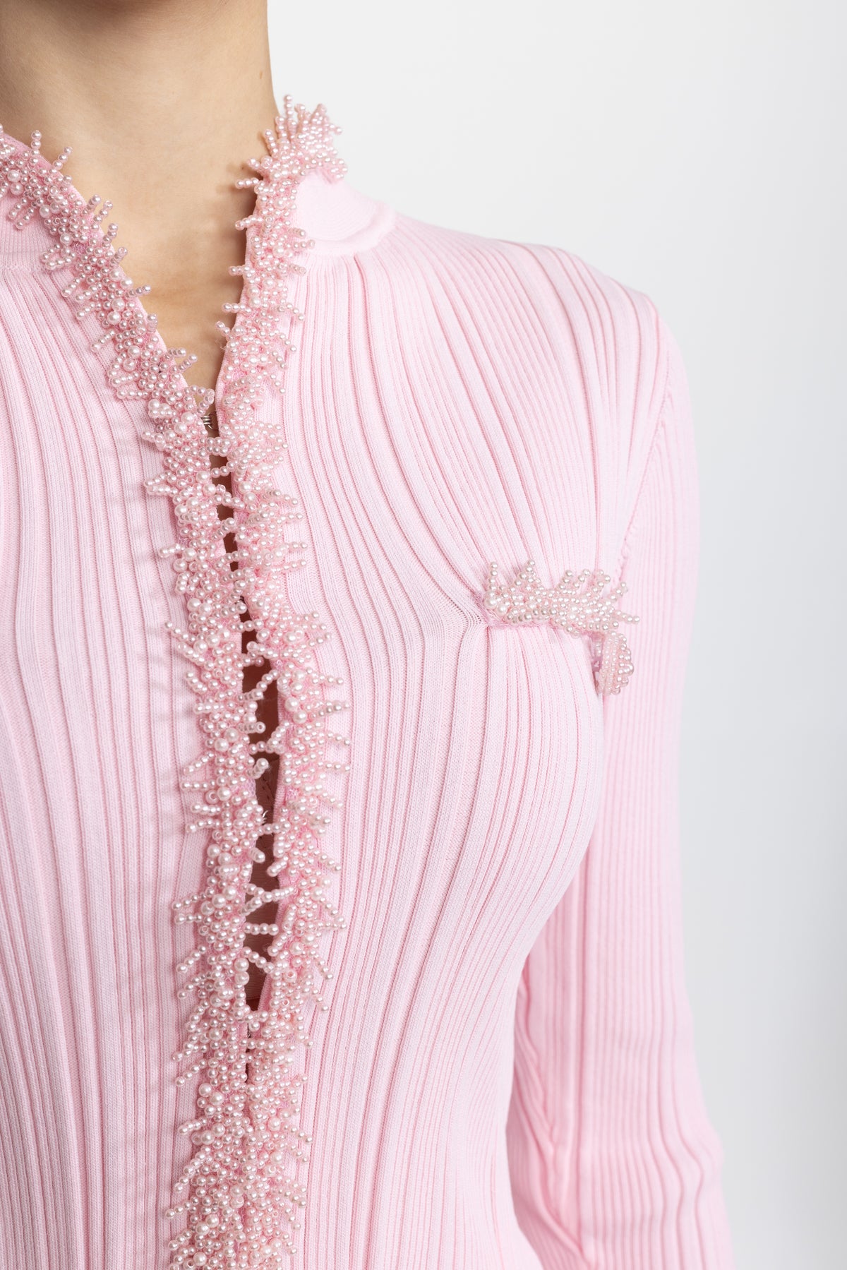 Ensemble coordonné cardigan en maille côtelée à finitions perlées et mini-jupe - Rose