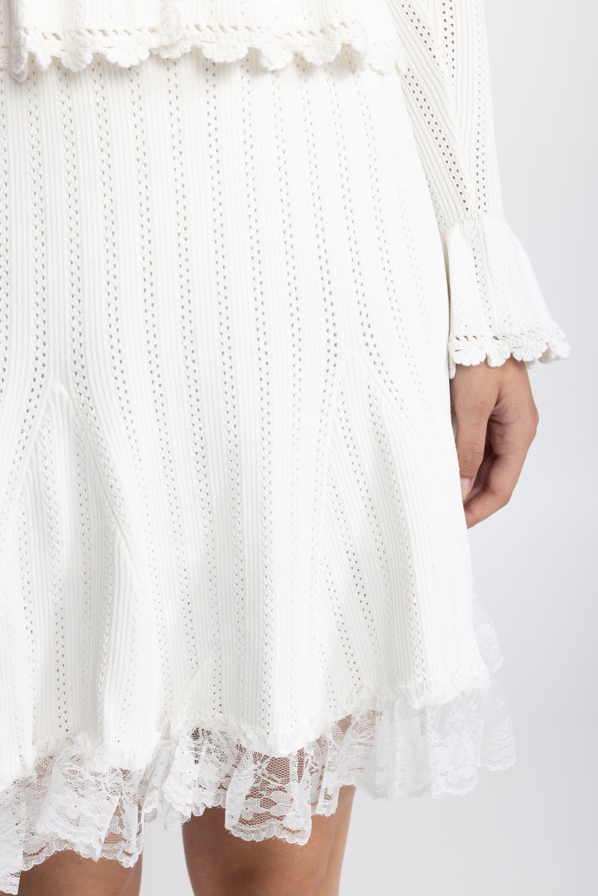 Ensemble coordonné cardigan péplum en maille pointelle et jupe à ourlet en dentelle - Blanc