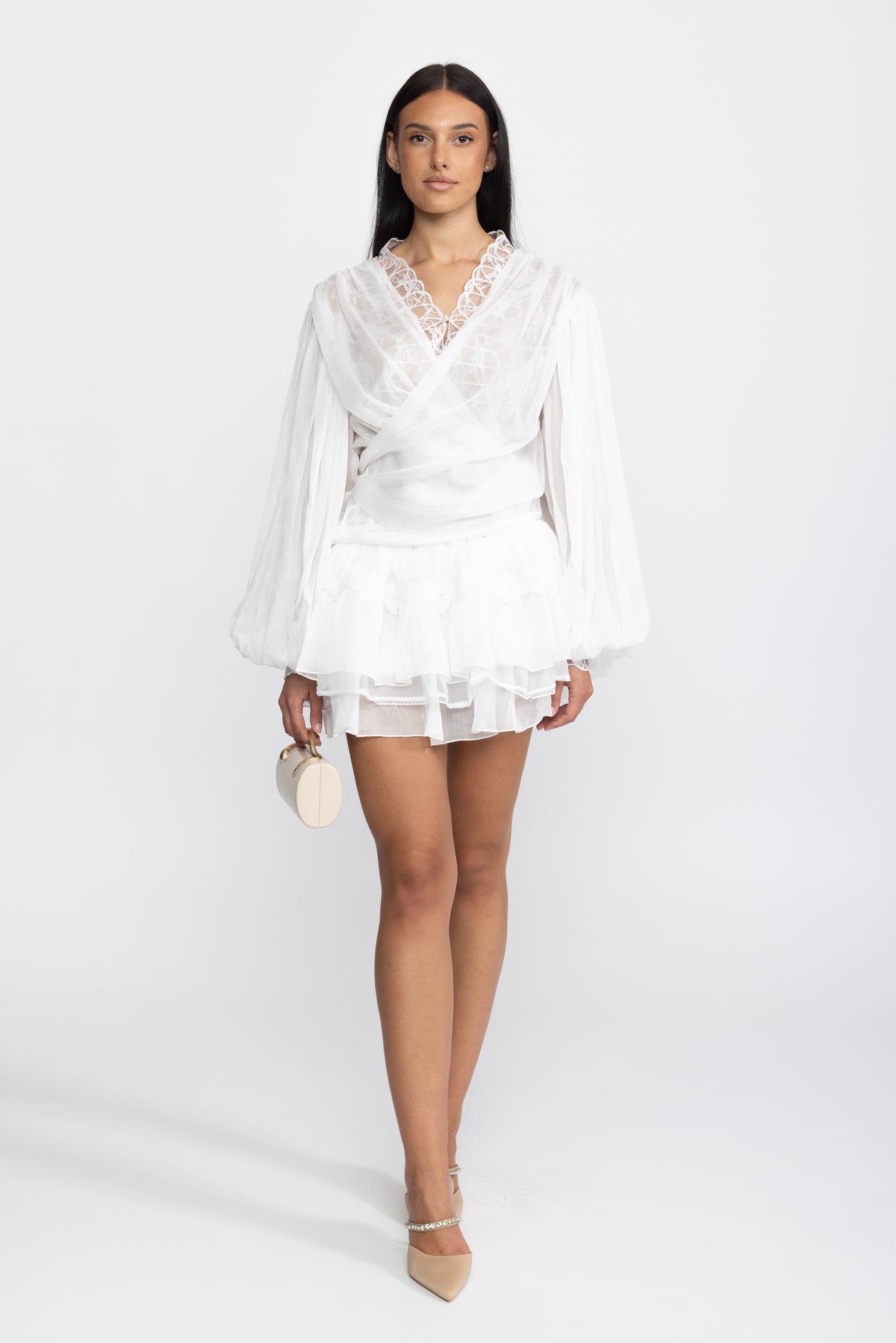 Ensemble coordonné blouse portefeuille en mousseline à empiècement en dentelle et mini-jupe à volants - Blanc