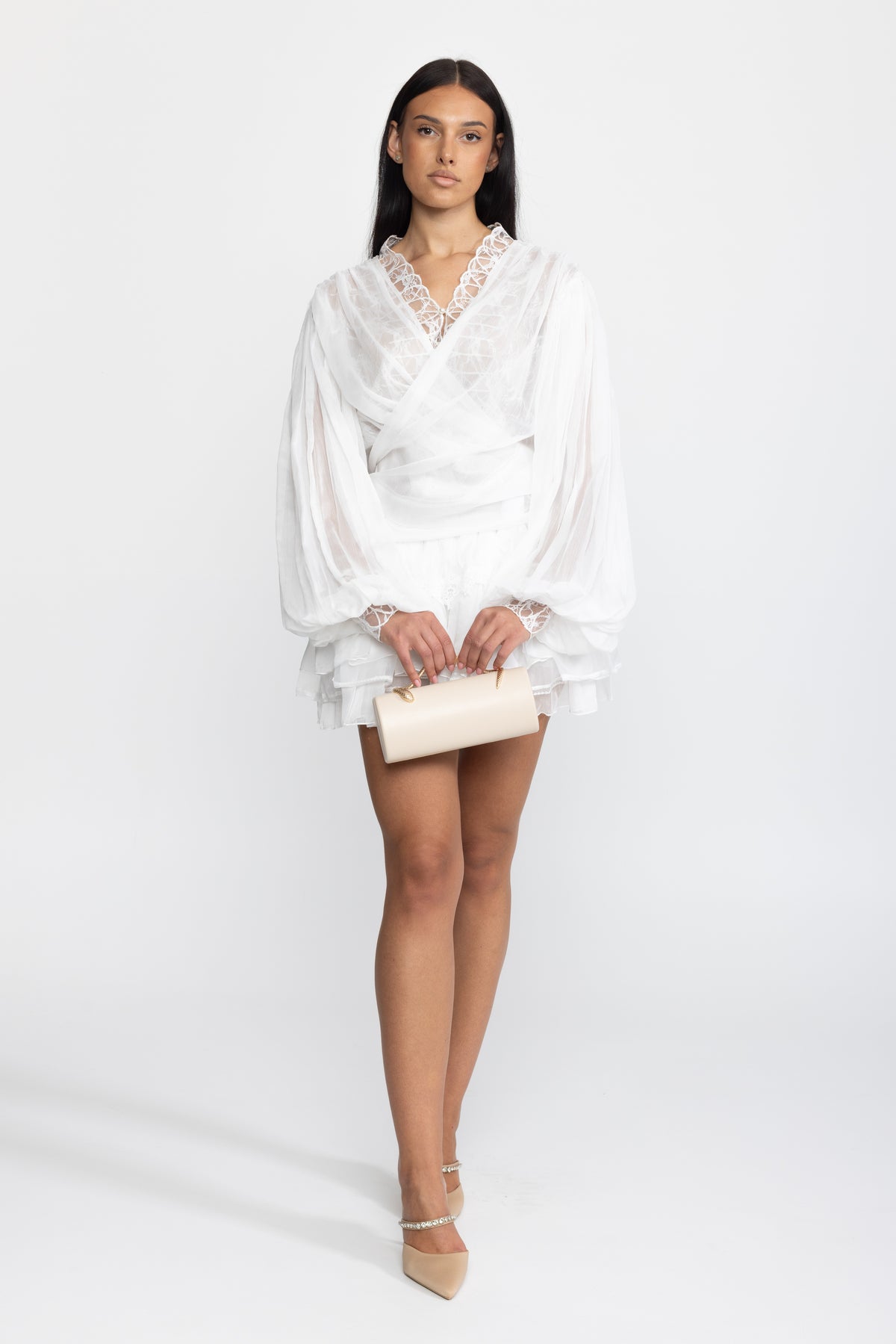 Ensemble coordonné blouse portefeuille en mousseline à empiècement en dentelle et mini-jupe à volants - Blanc