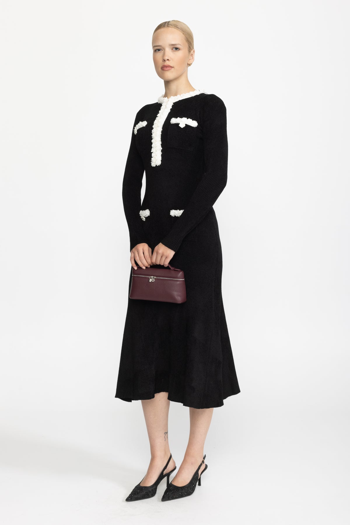 Robe midi en maille chenille avec finition à pompons contrastants - Noir