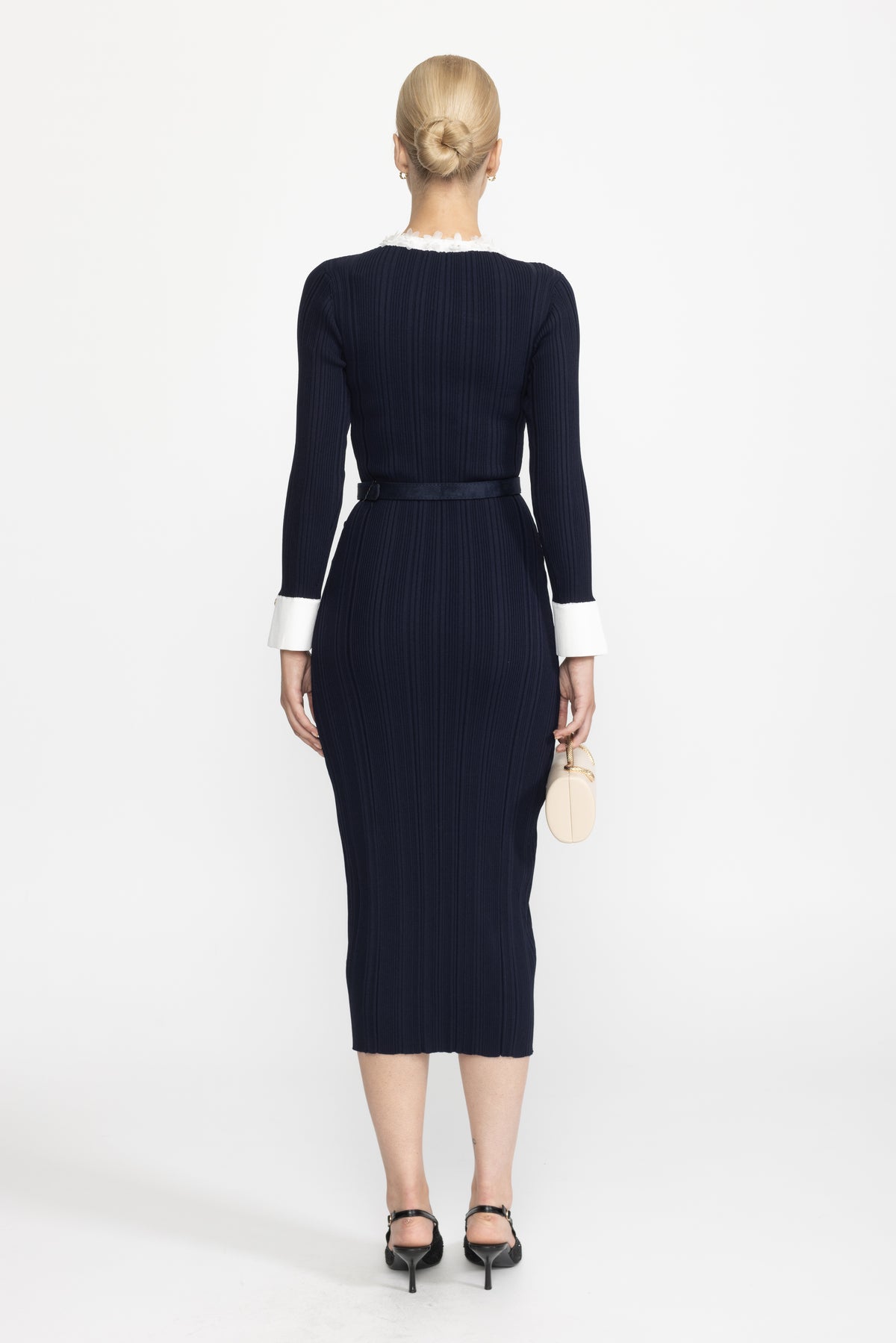 Robe midi ceinturée en maille côtelée avec bordure à volants en organza - Bleu marine