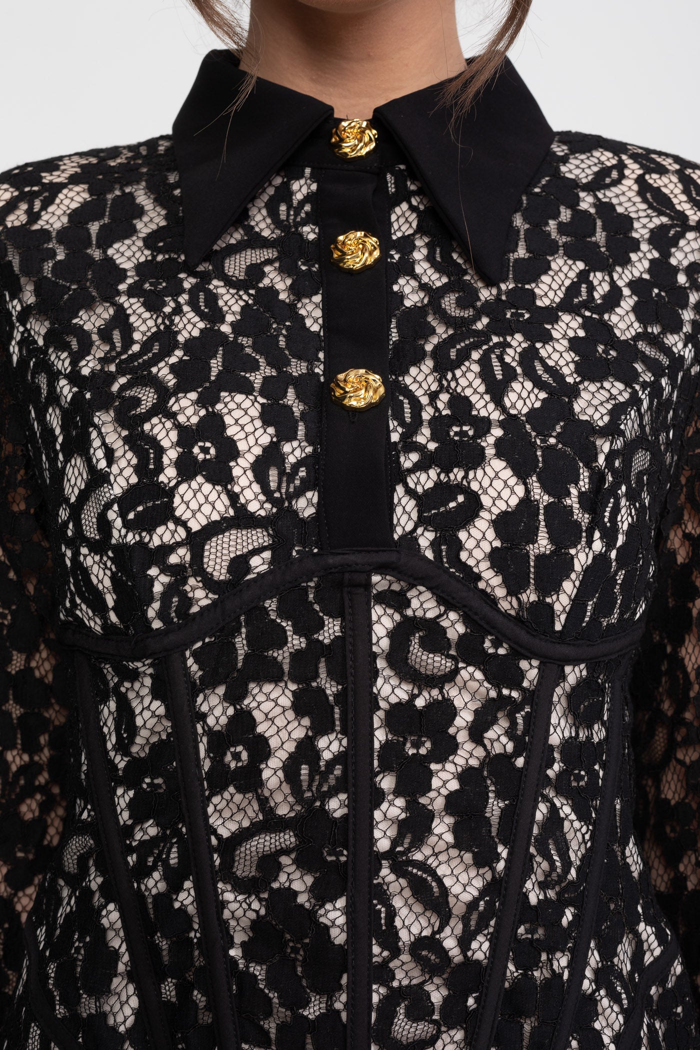 Robe mini en dentelle à manches longues avec ourlet festonné - Noir
