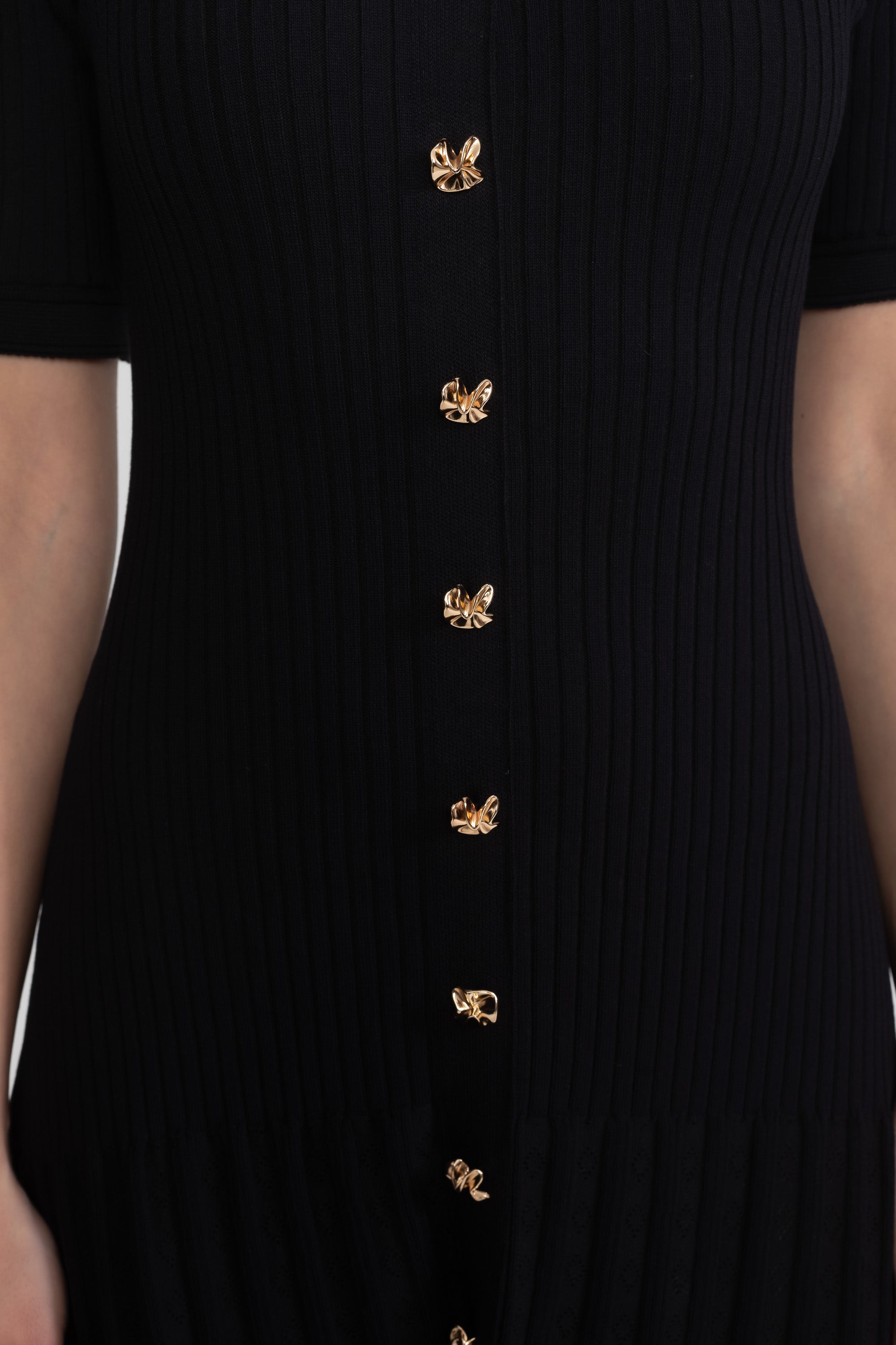 Robe midi en maille côtelée avec col Peter Pan et jupe plissée - Noir