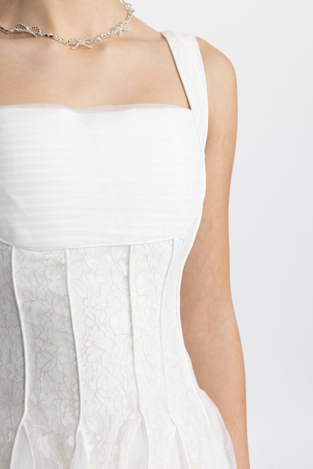 Robe midi en tulle à corset et empiècements de dentelle - blanc