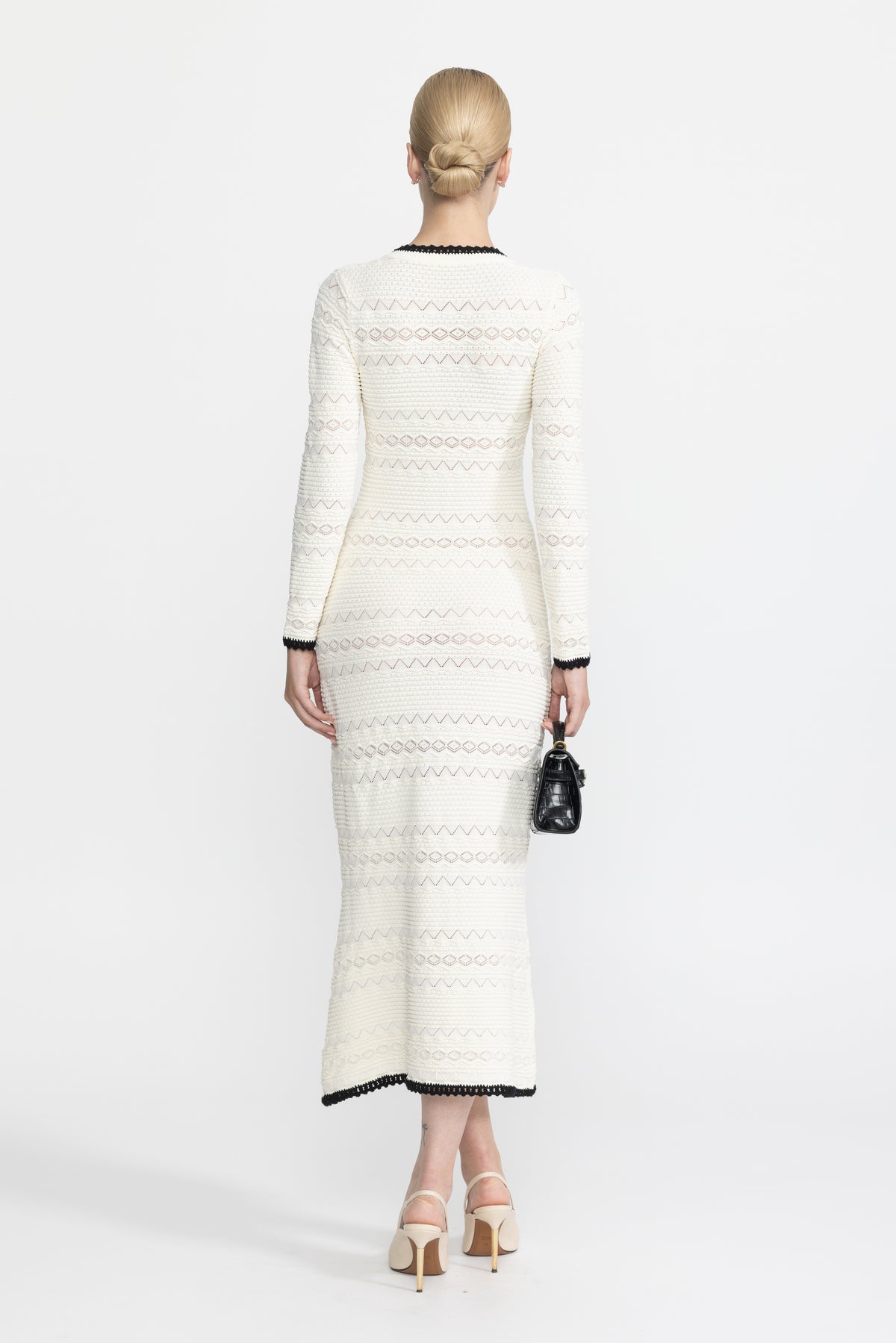 Robe midi en maille à boutons avec finitions au crochet et broche fleur - Ivoire