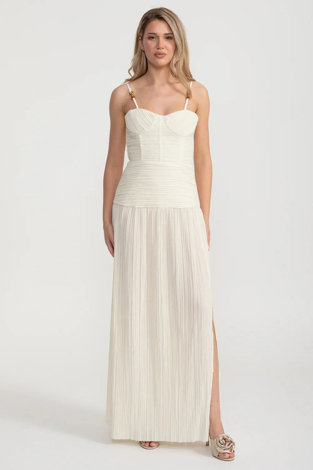 Elegant Dress With Ruched Fitted Bodice And Straight Skirt With Side Slit - Ivoire