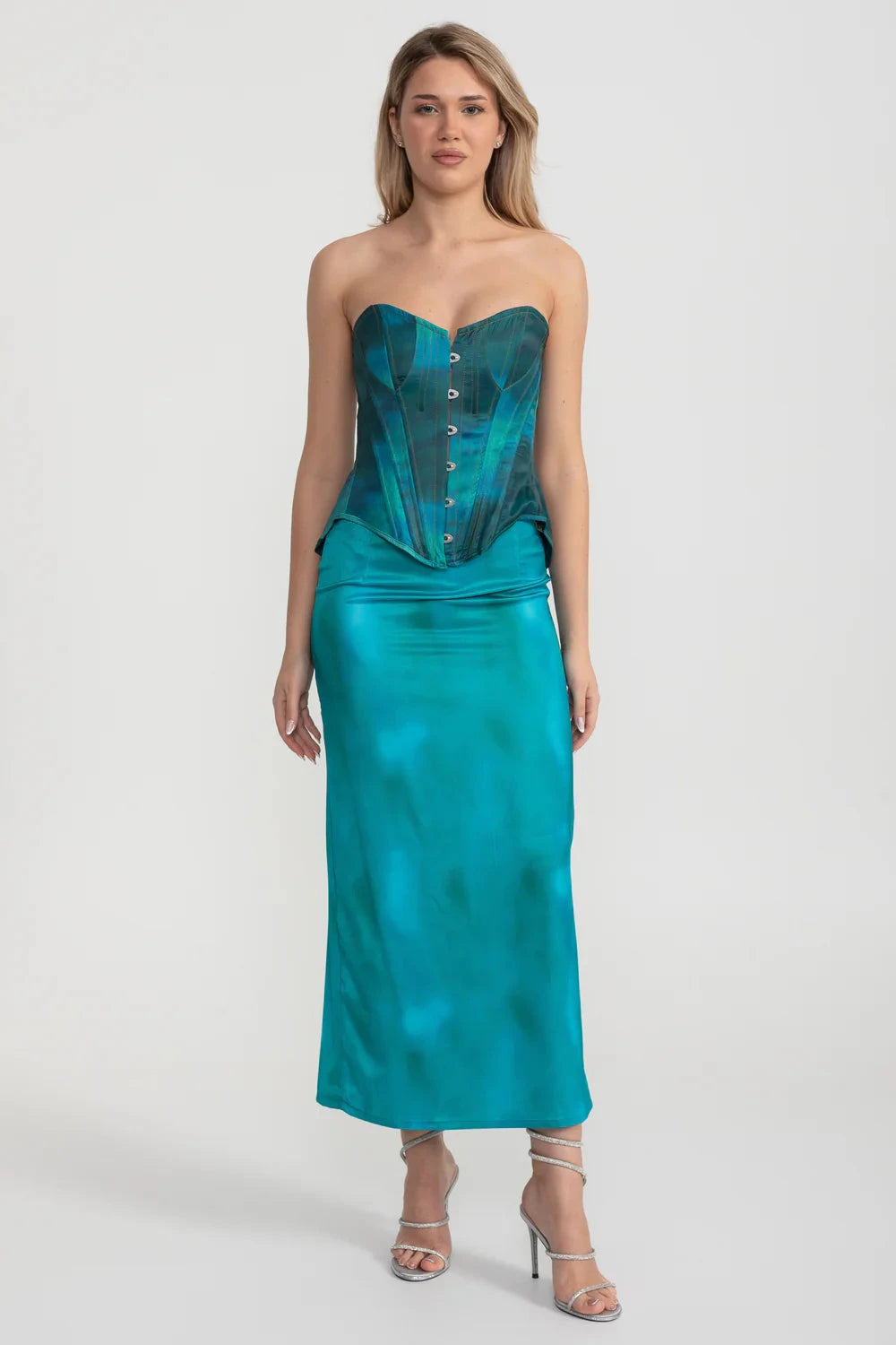 Ensemble en satin élégant avec corsage style corset et jupe midi - Teal