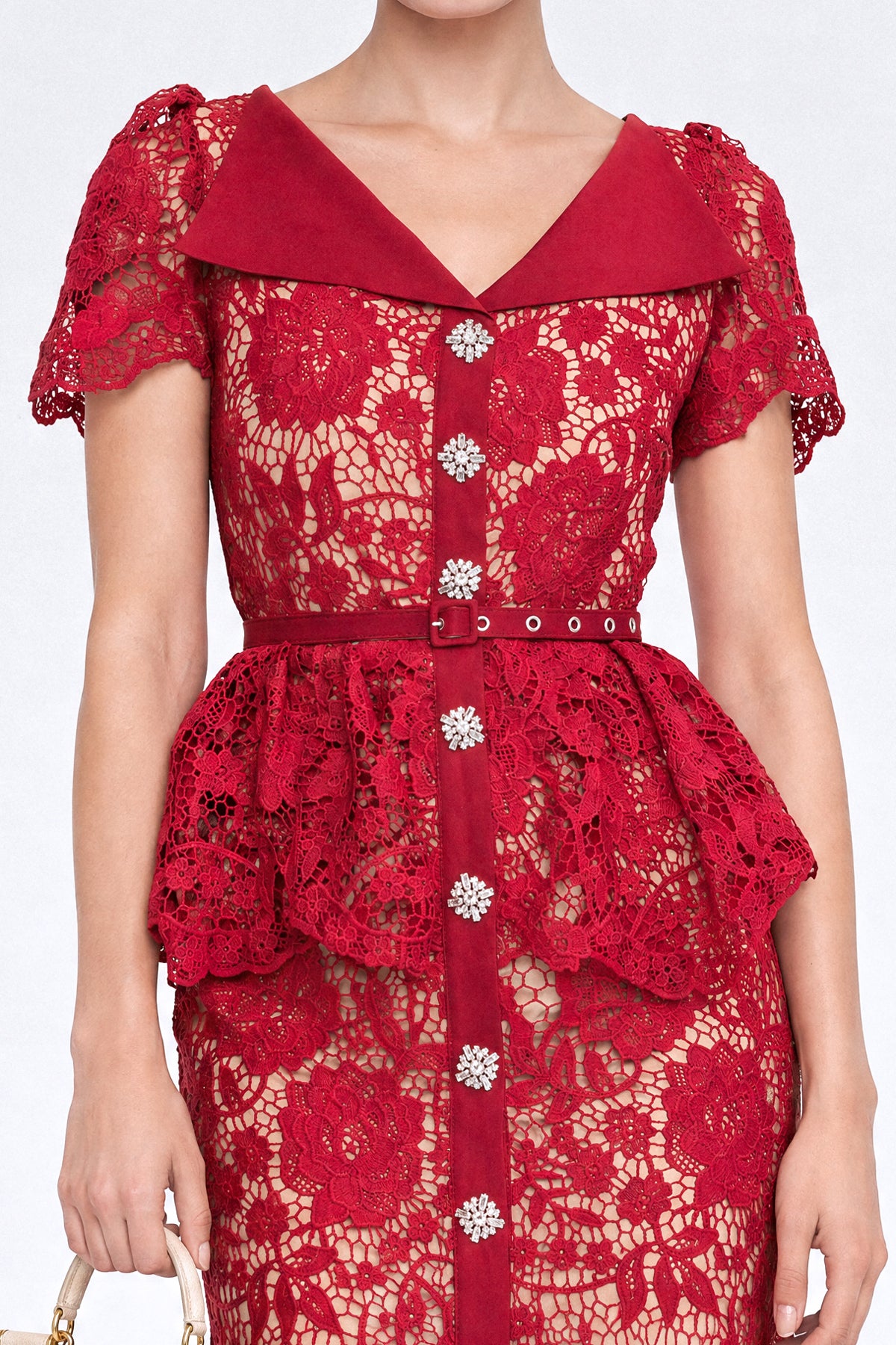 Robe midi peplum en dentelle à boutons cristal - Rouge