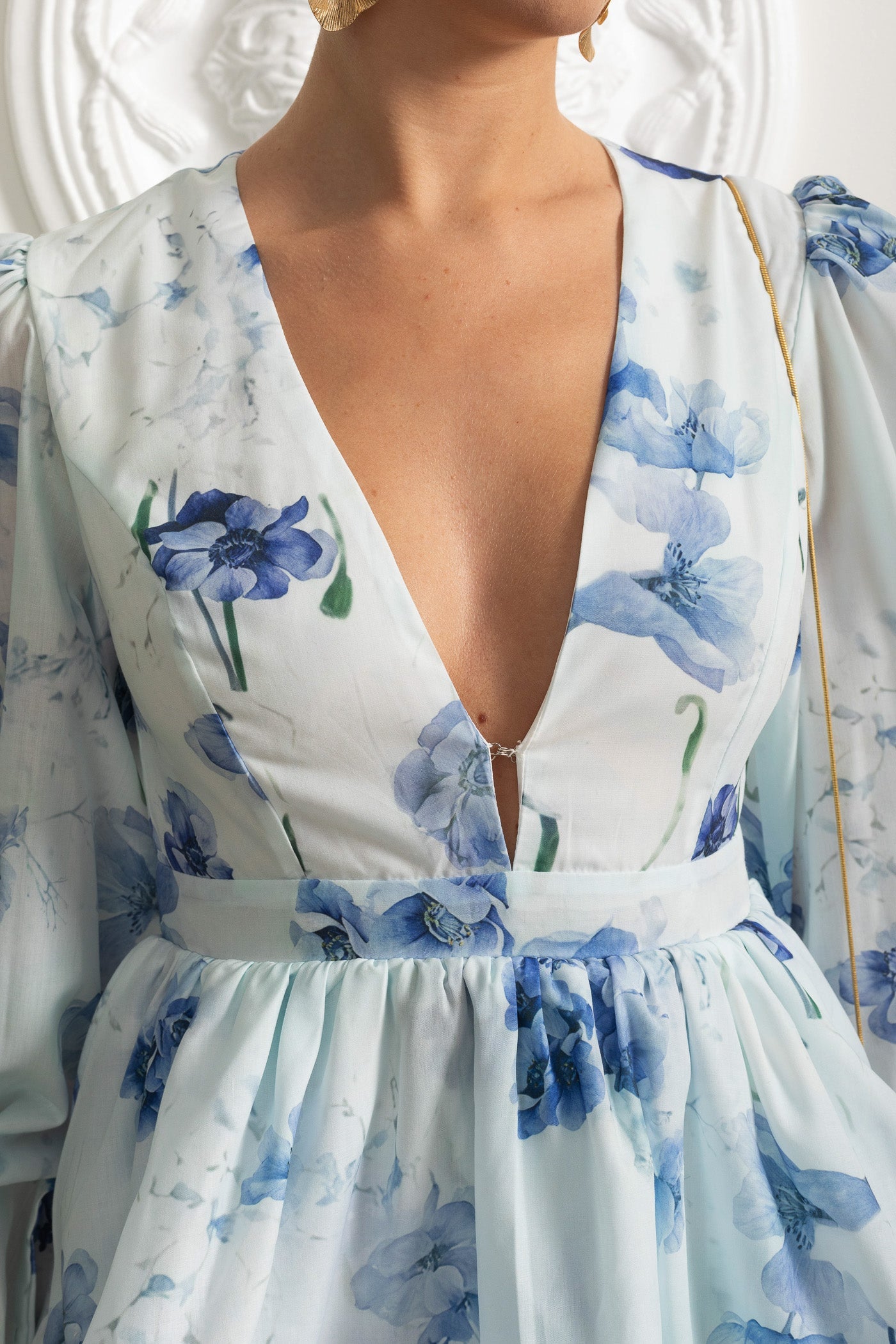 Robe Mini Florale Romantique Avec Manches Volumineuses Et Détail Peplum - Blanc/Bleu