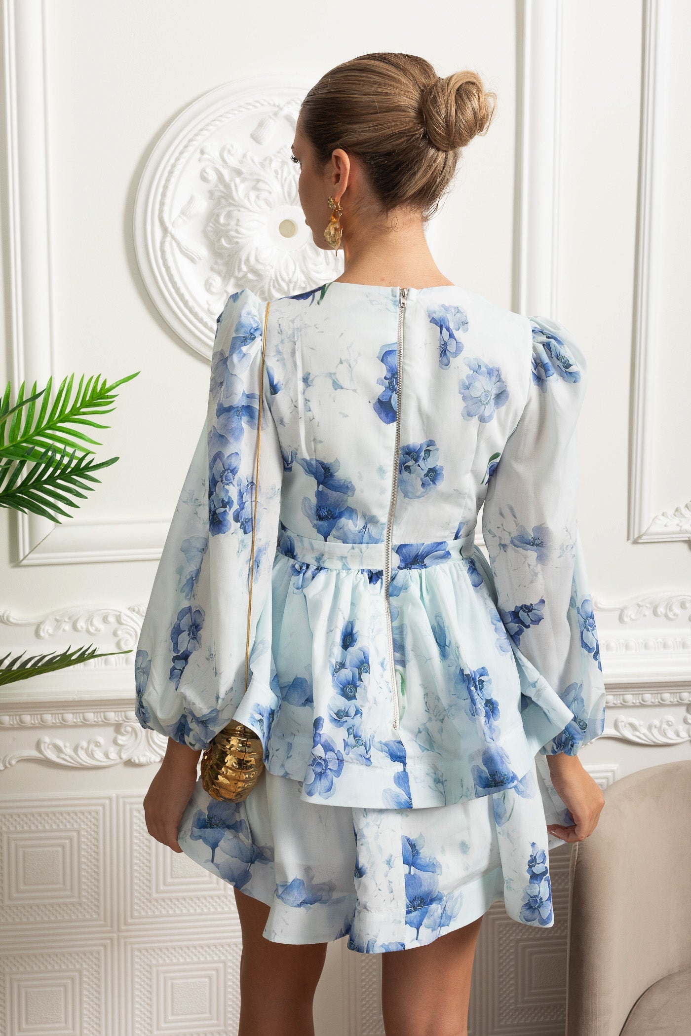 Robe Mini Florale Romantique Avec Manches Volumineuses Et Détail Peplum - Blanc/Bleu
