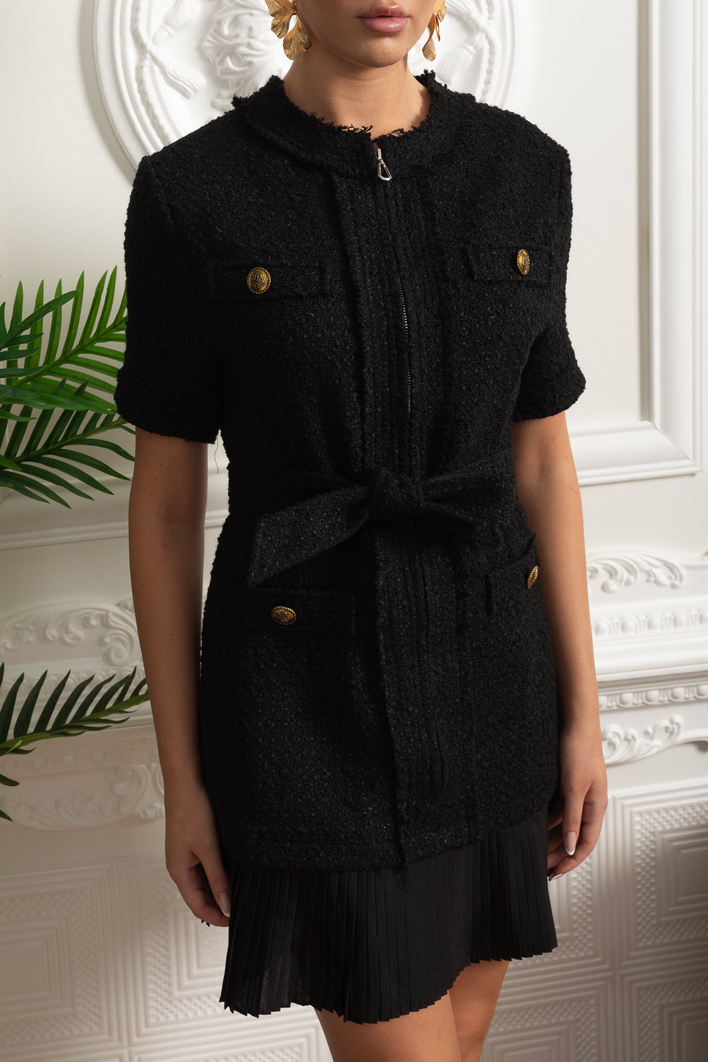Robe Mini en Bouclé avec Taille Ceinturée et Ourlet Plissé - Noir