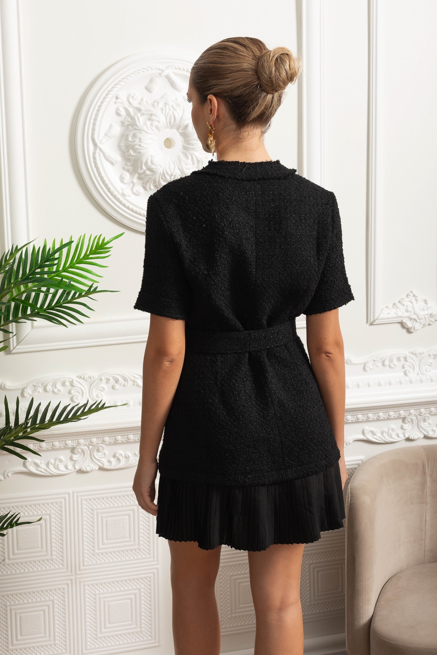 Robe Mini en Bouclé avec Taille Ceinturée et Ourlet Plissé - Noir