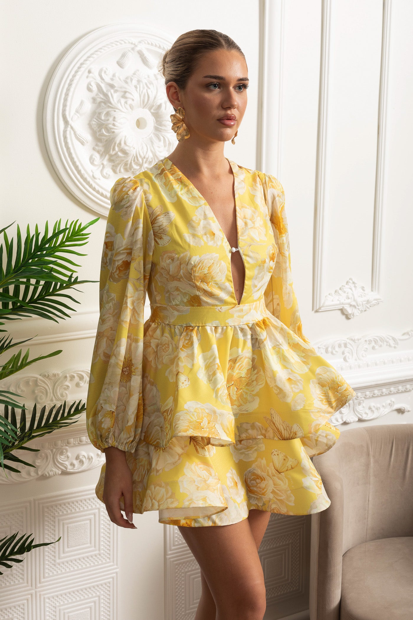 Robe Mini Florale Romantique Avec Manches Volumineuses Et Détail Peplum - Jaune