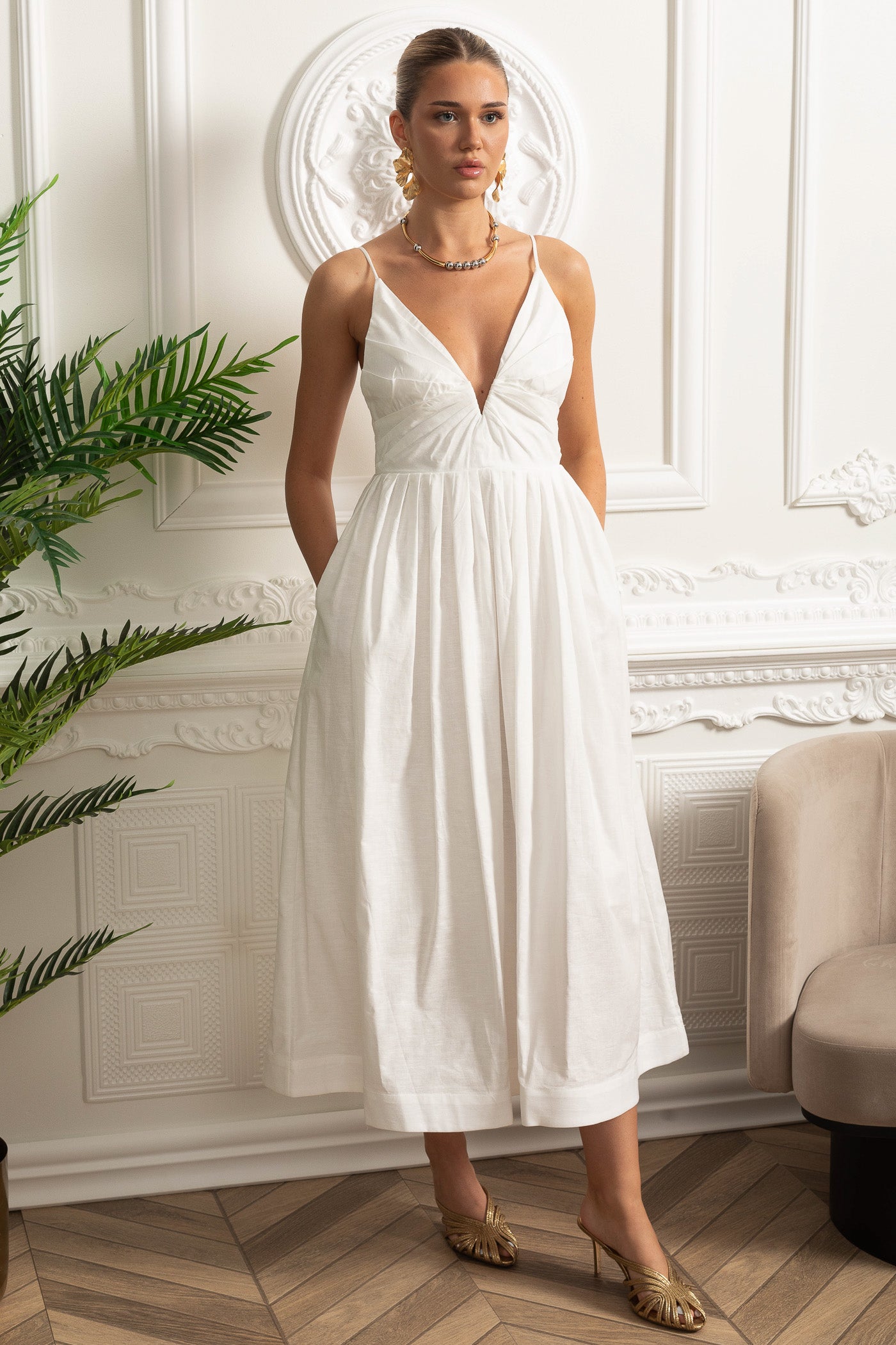 Robe midi à bretelles avec corsage froncé, dos smocké et jupe plissée - Blanc