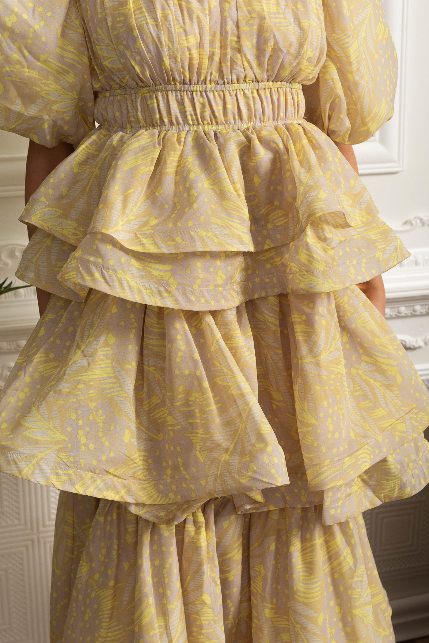 Robe Midi à Volants Échelonnés et Manches Bouffantes - Jaune