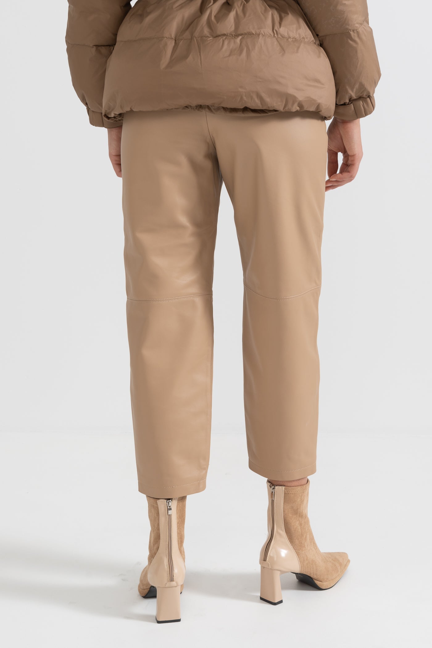 Pantalon droit en cuir avec surpiqûres décoratives - Beige