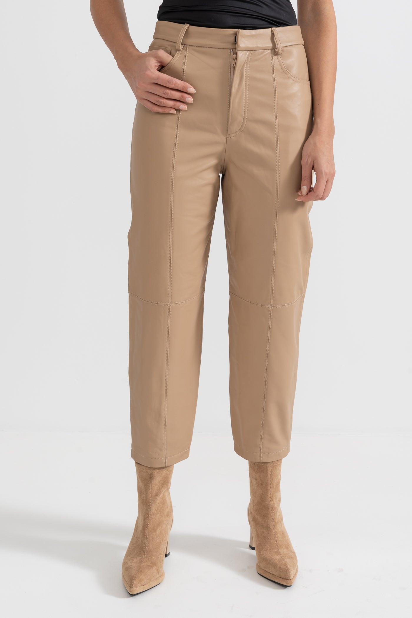 Pantalon droit en cuir avec surpiqûres décoratives - Beige
