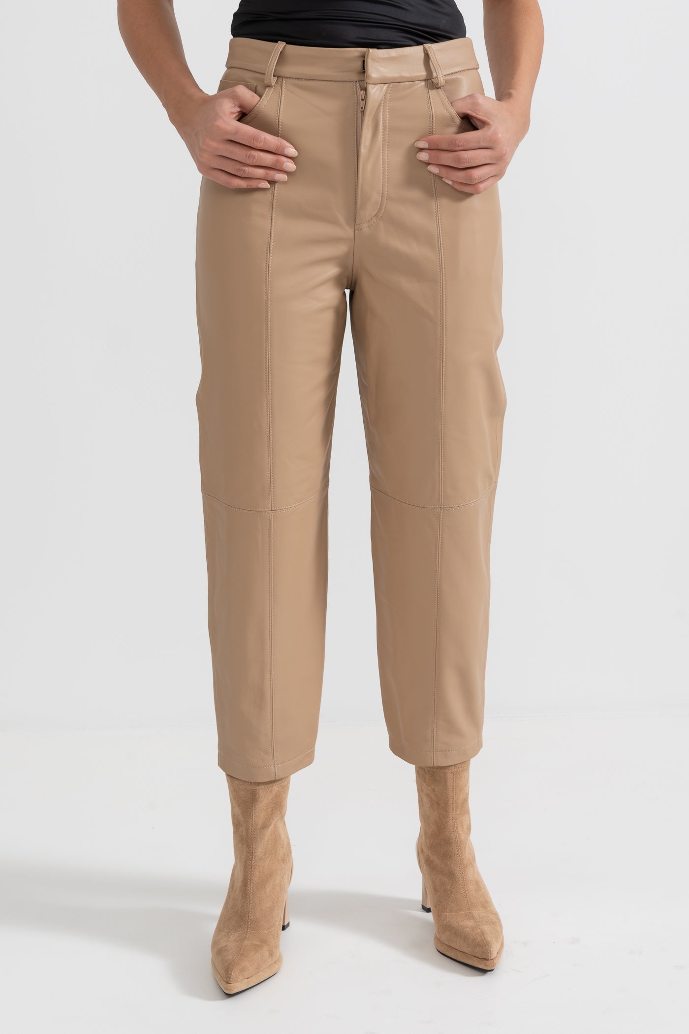Pantalon droit en cuir avec surpiqûres décoratives - Beige