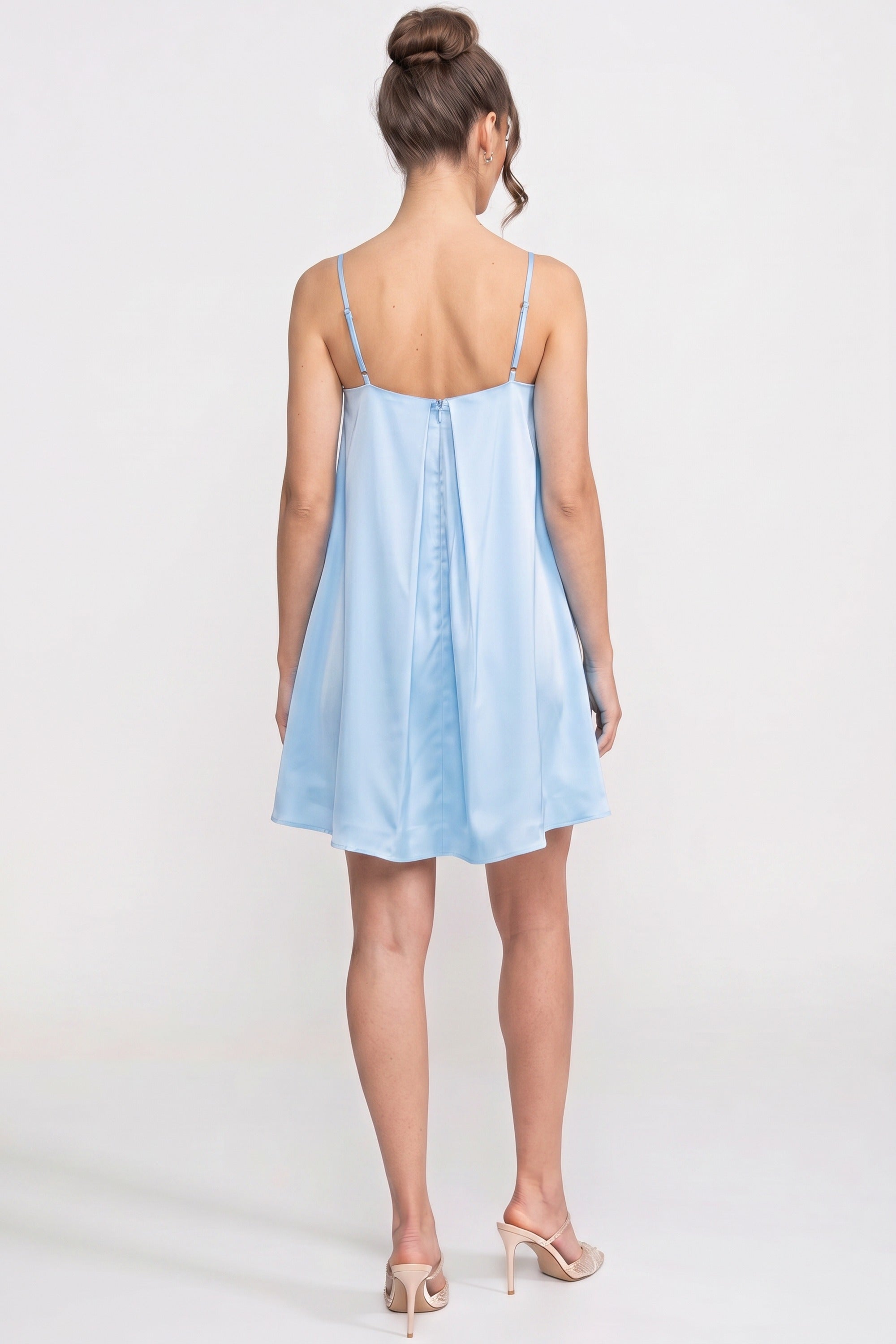 Robe mini à fines bretelles avec appliqué floral 3D et jupe trapèze - Bleu