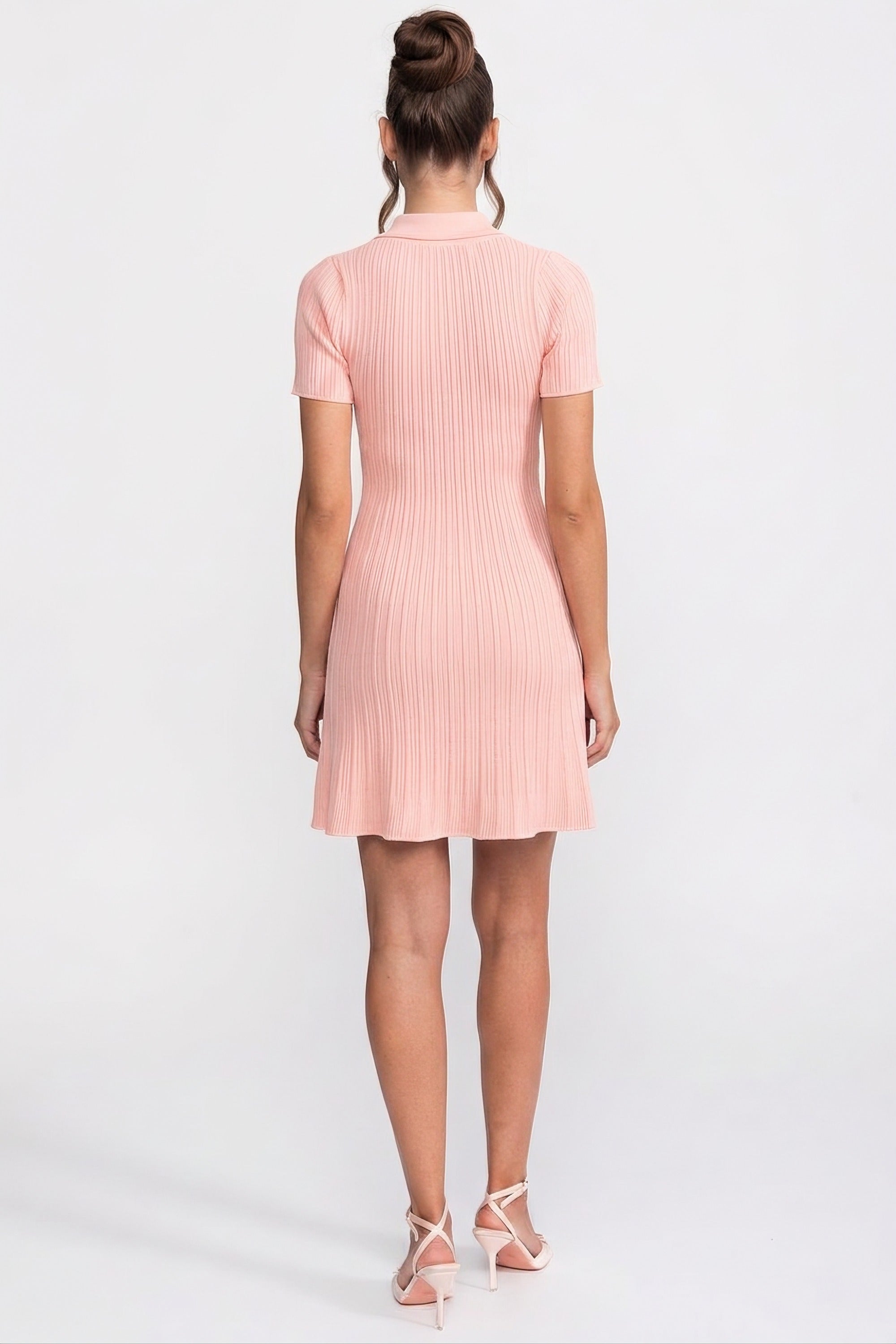 Robe mini en maille côtelée à boutons sur le devant - Peach