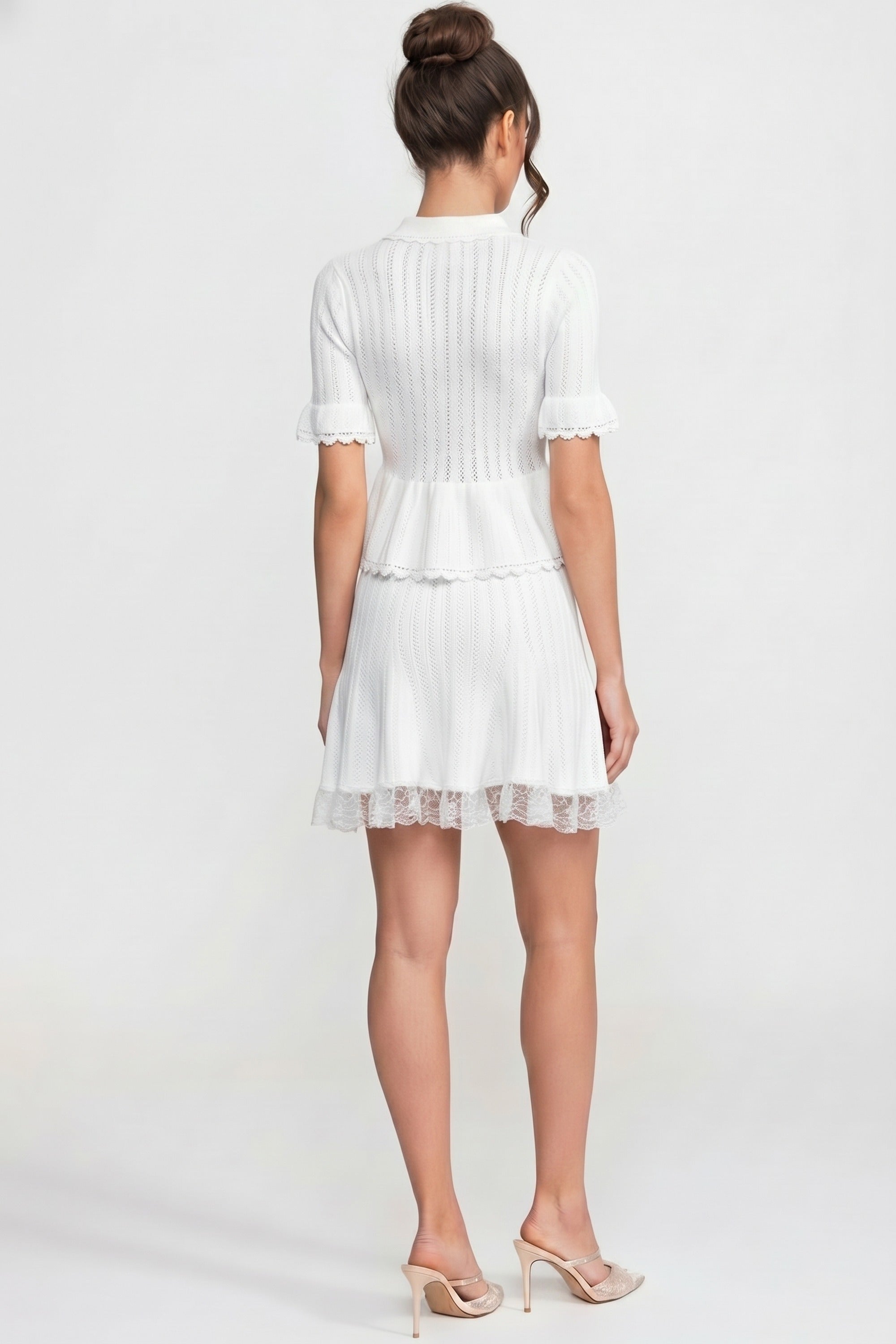 Robe mini en maille à col Peter Pan et basque avec ourlet en dentelle - Blanc