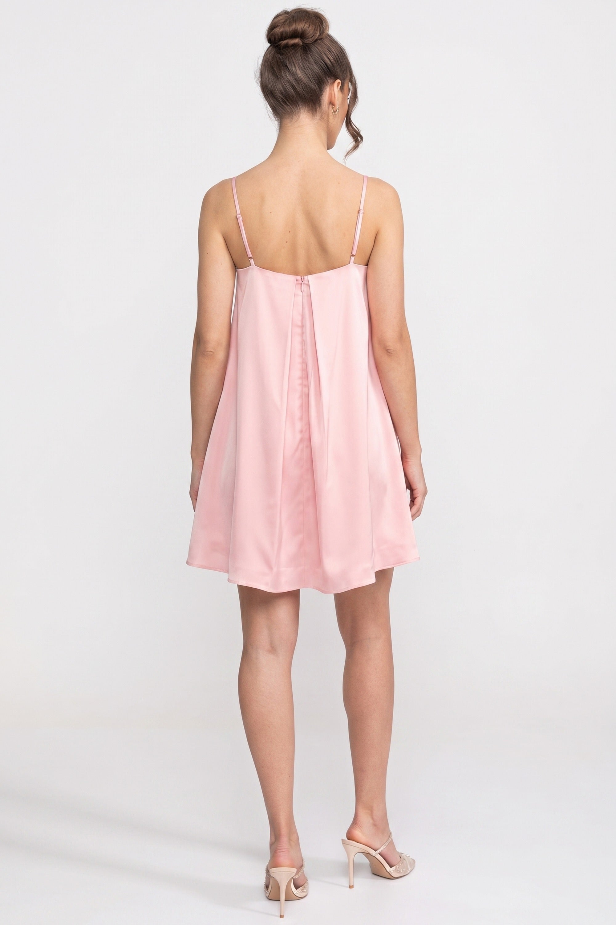 Robe mini à bretelles spaghetti avec appliqué floral 3D et jupe trapèze - Rose